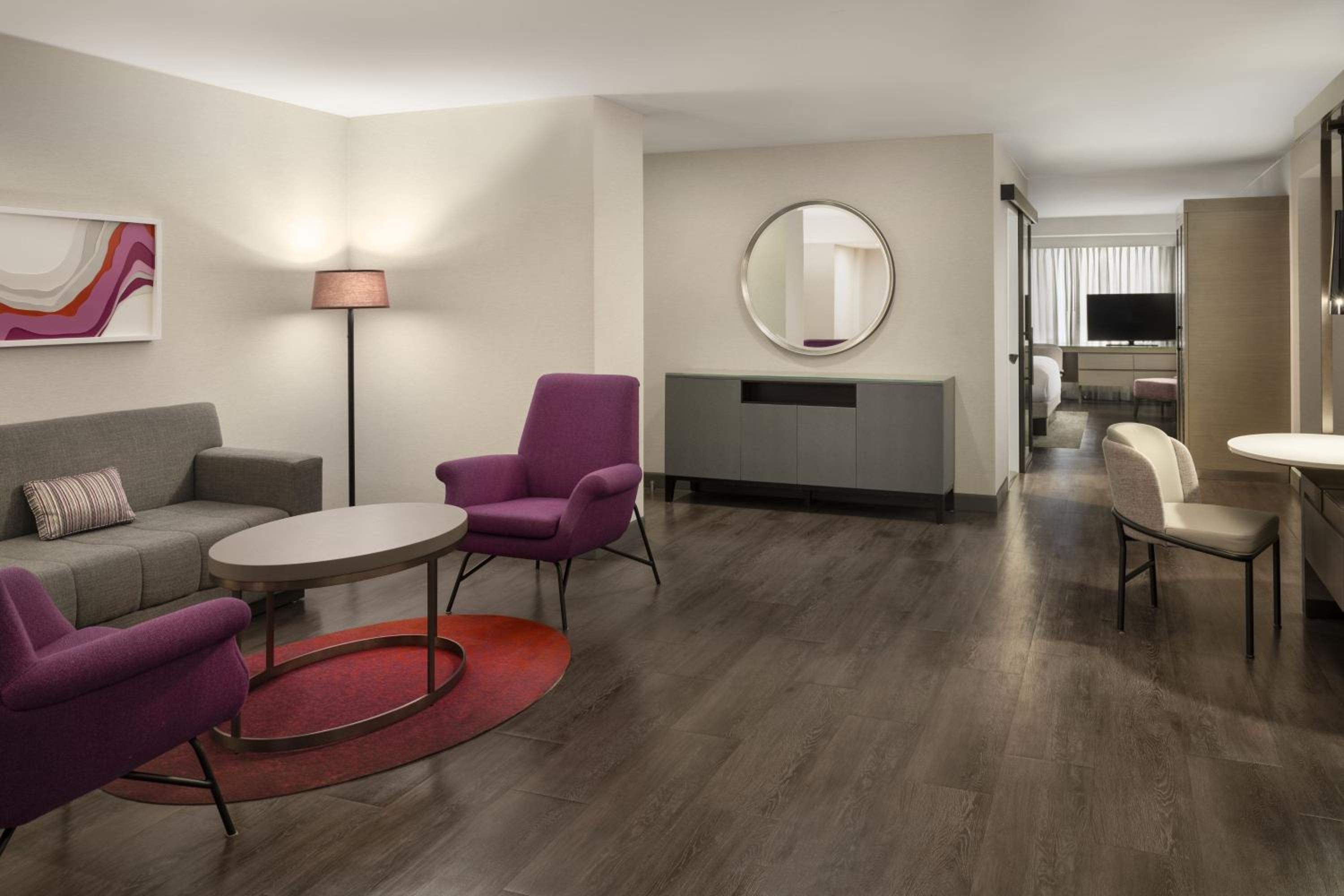 Three Bay Suite, Hospitality Suite, King, City view