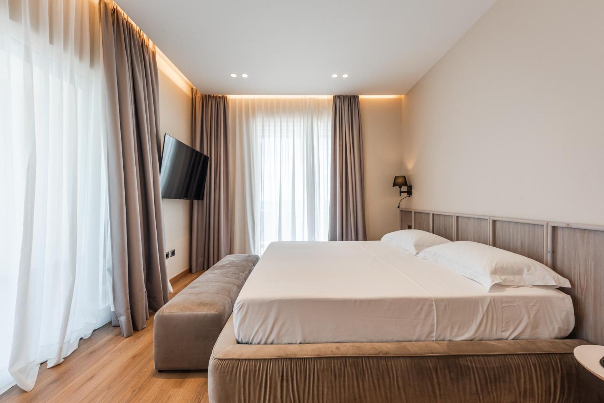 Deluxe Suite with Sea View