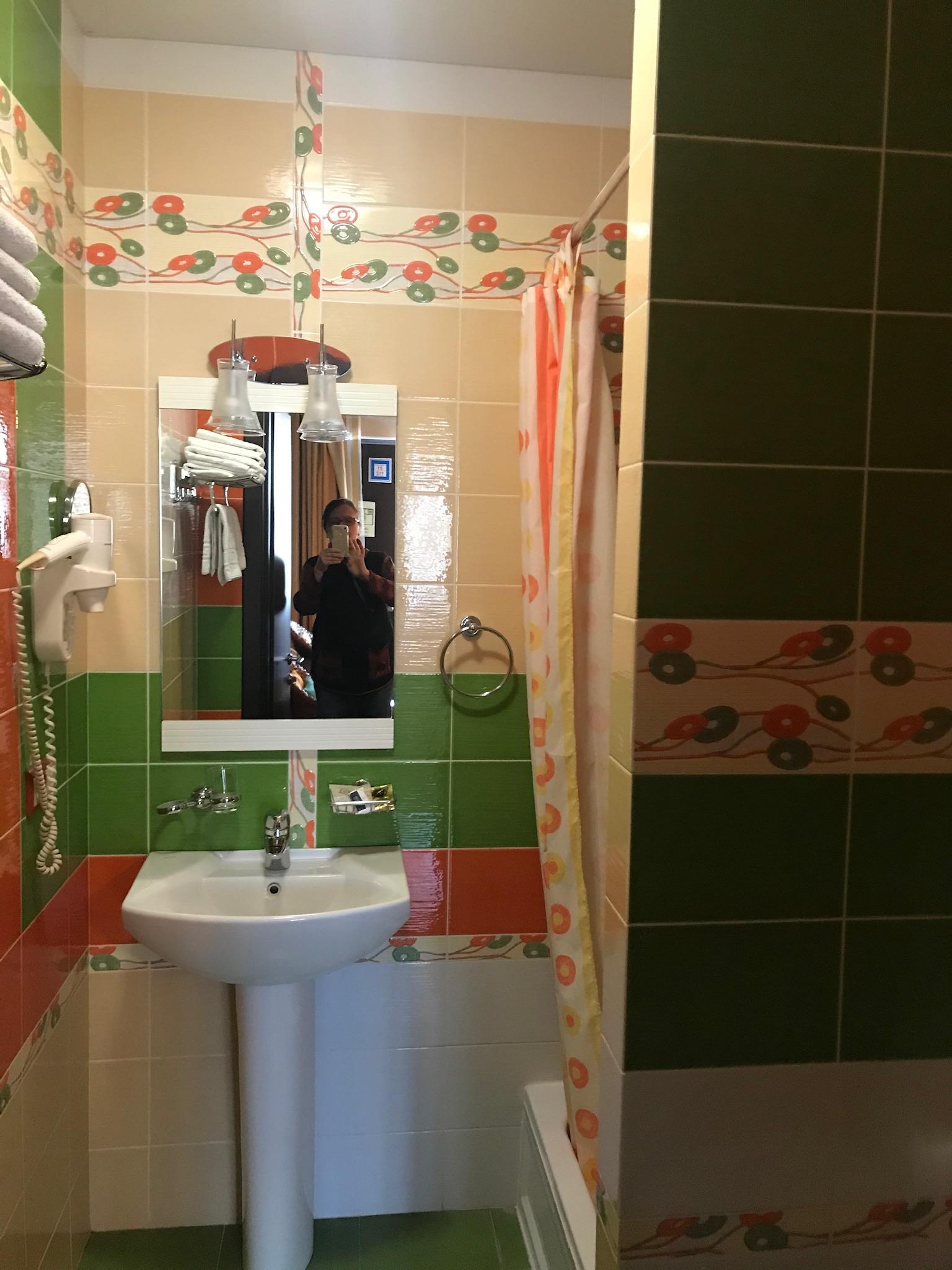 Двухместный номер с двуспальной кроватью и дополнительной кроватью