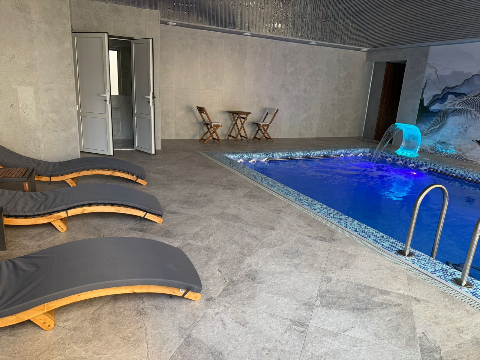 Коттедж с собственным бассейном