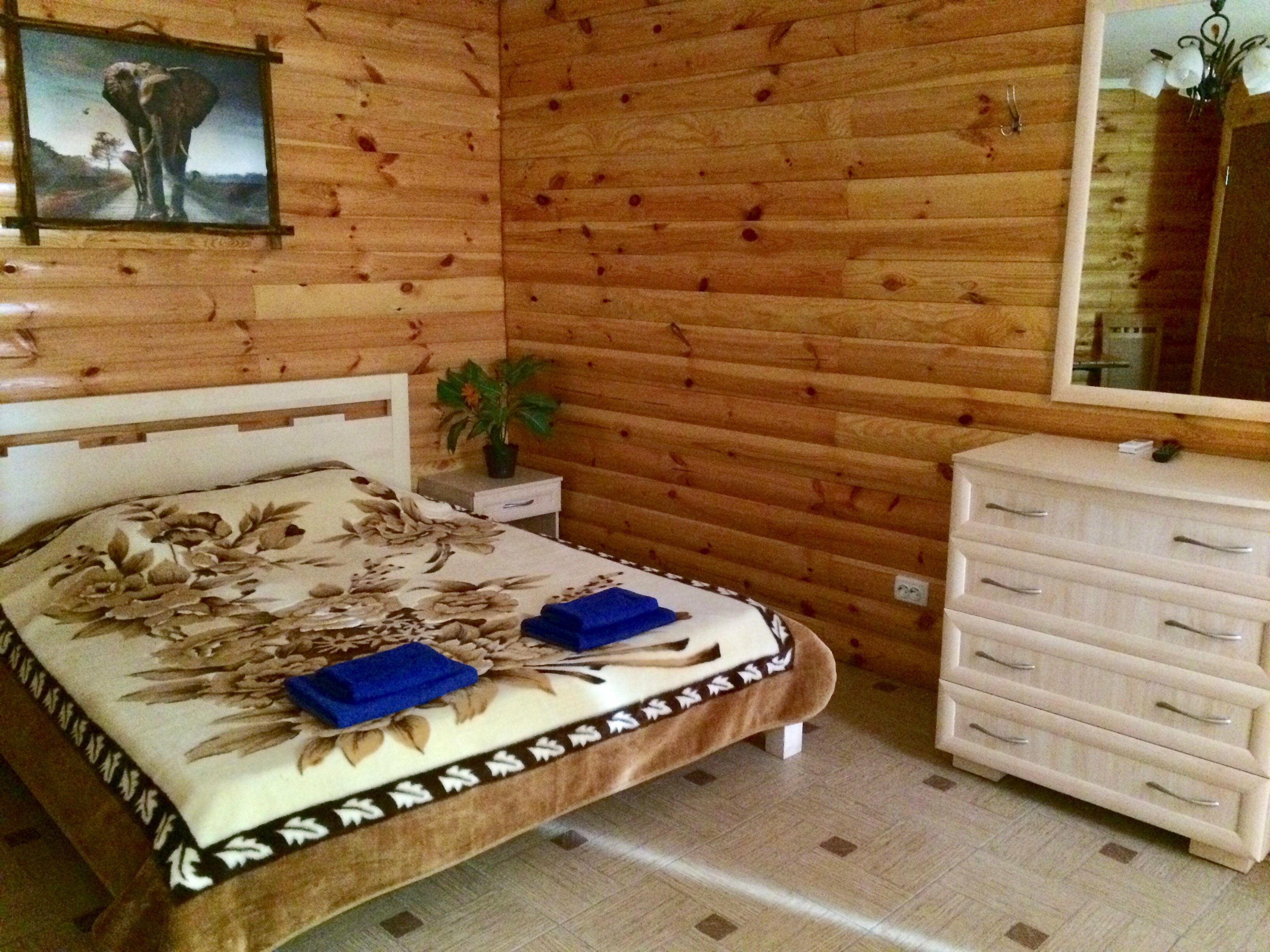 Улучшенный однокомнатный номер с двухспальной кроватью на 1 этаже