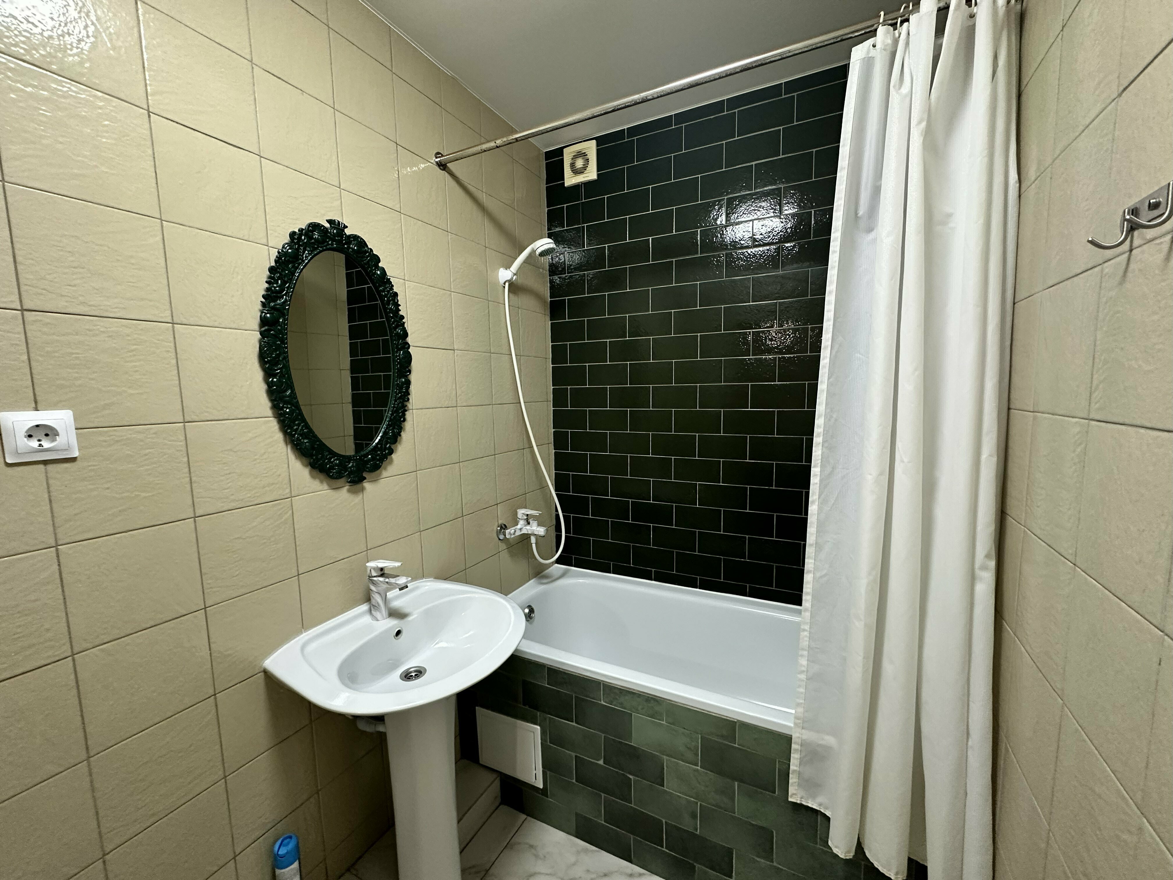 Одноместный номер с общим душем и туалетом