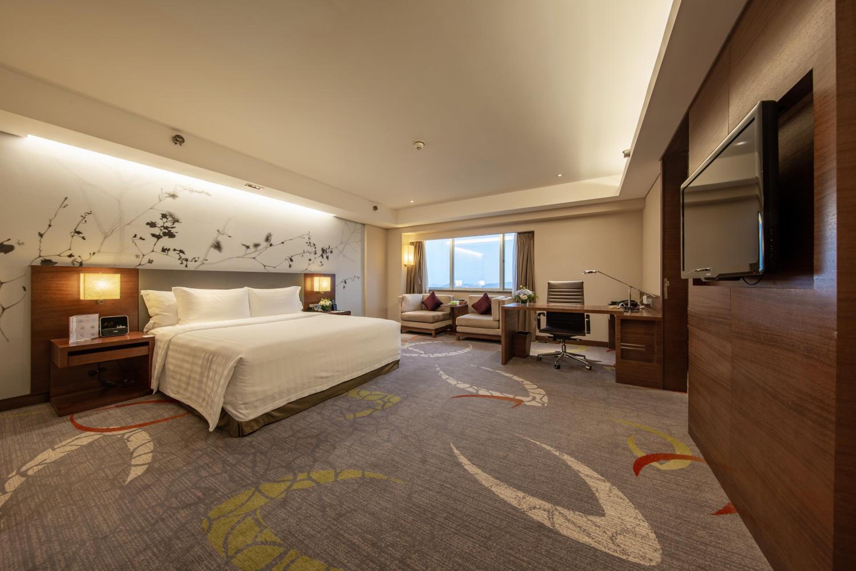 Premium King Room with City View - Lounge Access