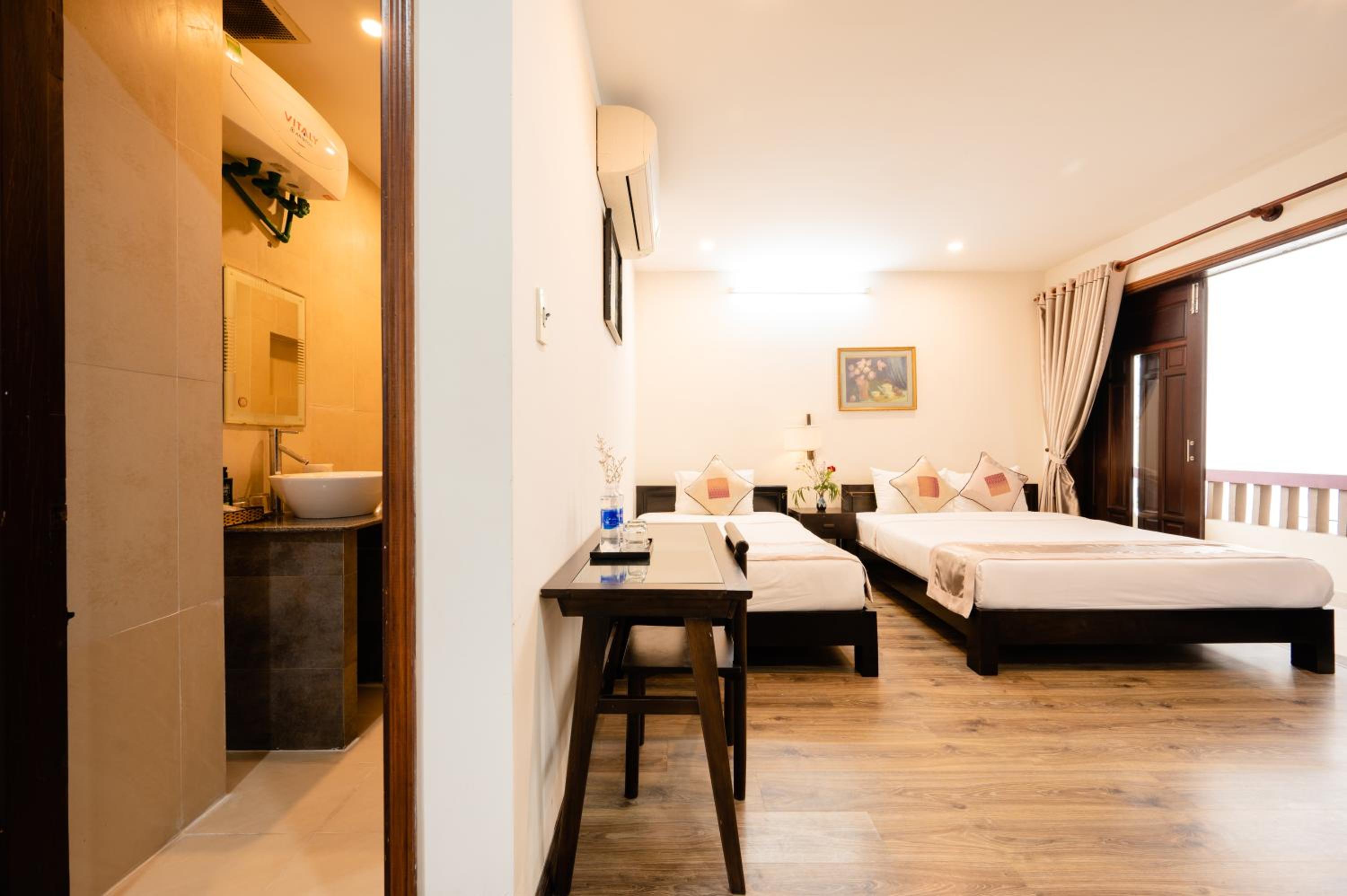 Family Room with Garden View