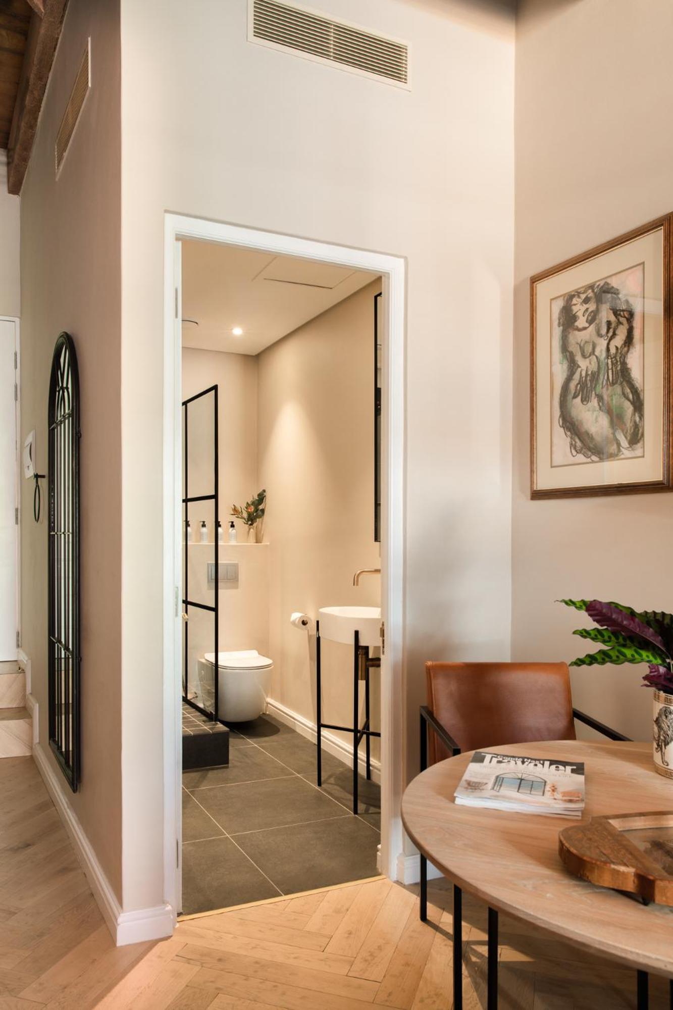 Deluxe Queen Room with Shower