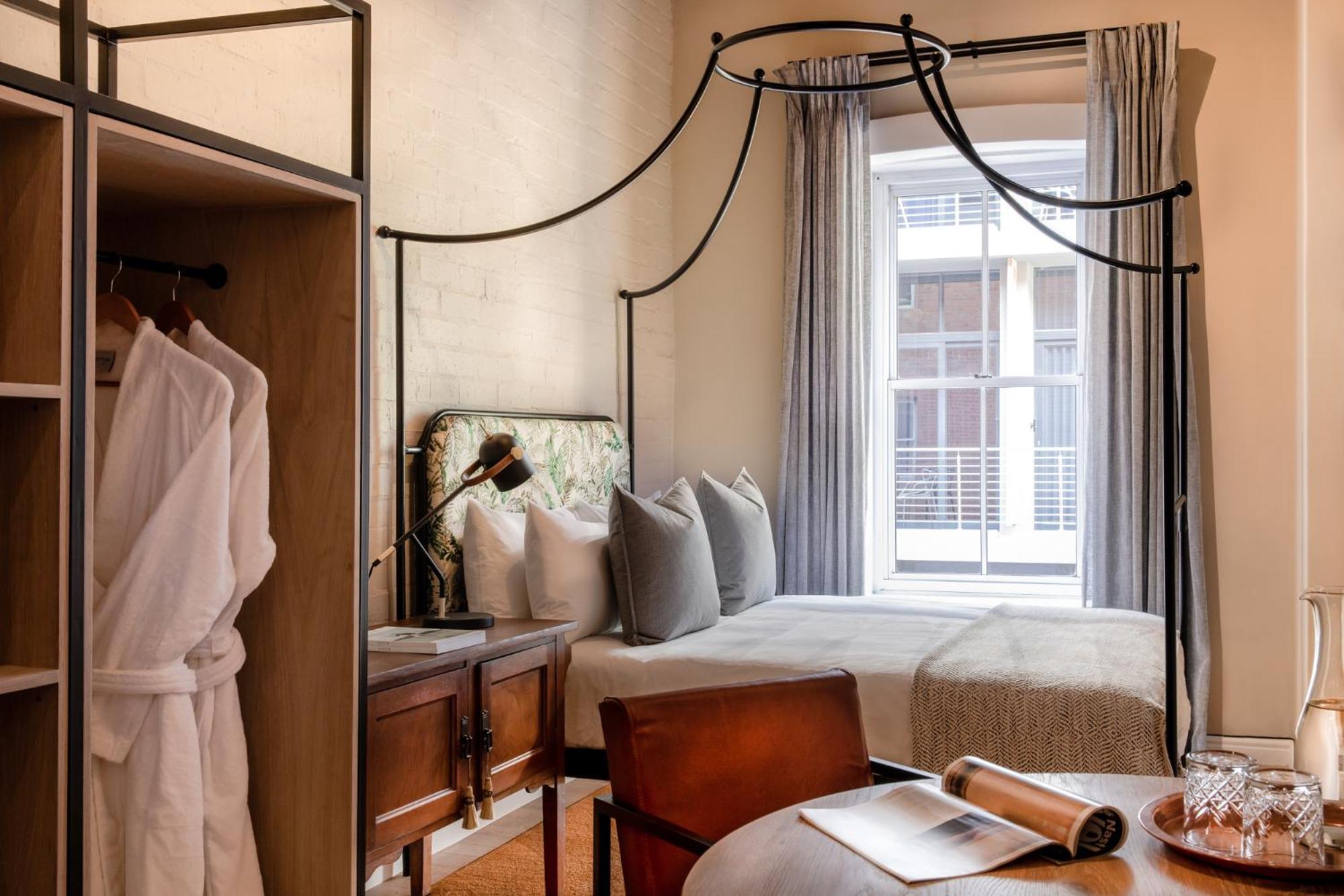 Deluxe Queen Room with Shower