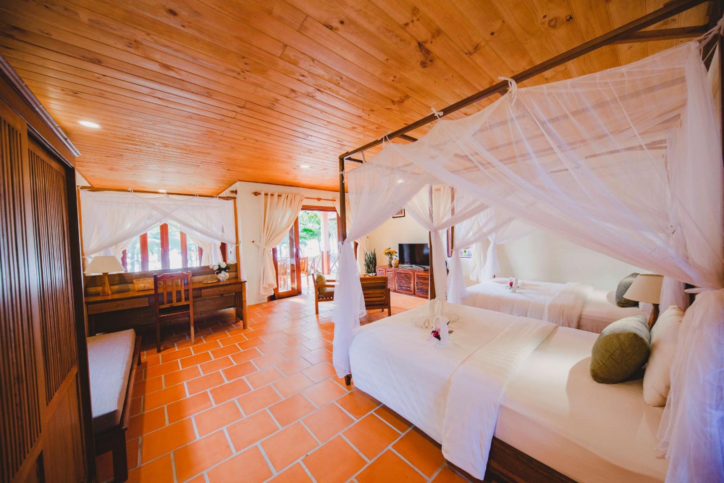 Quadruple Room with Sea View