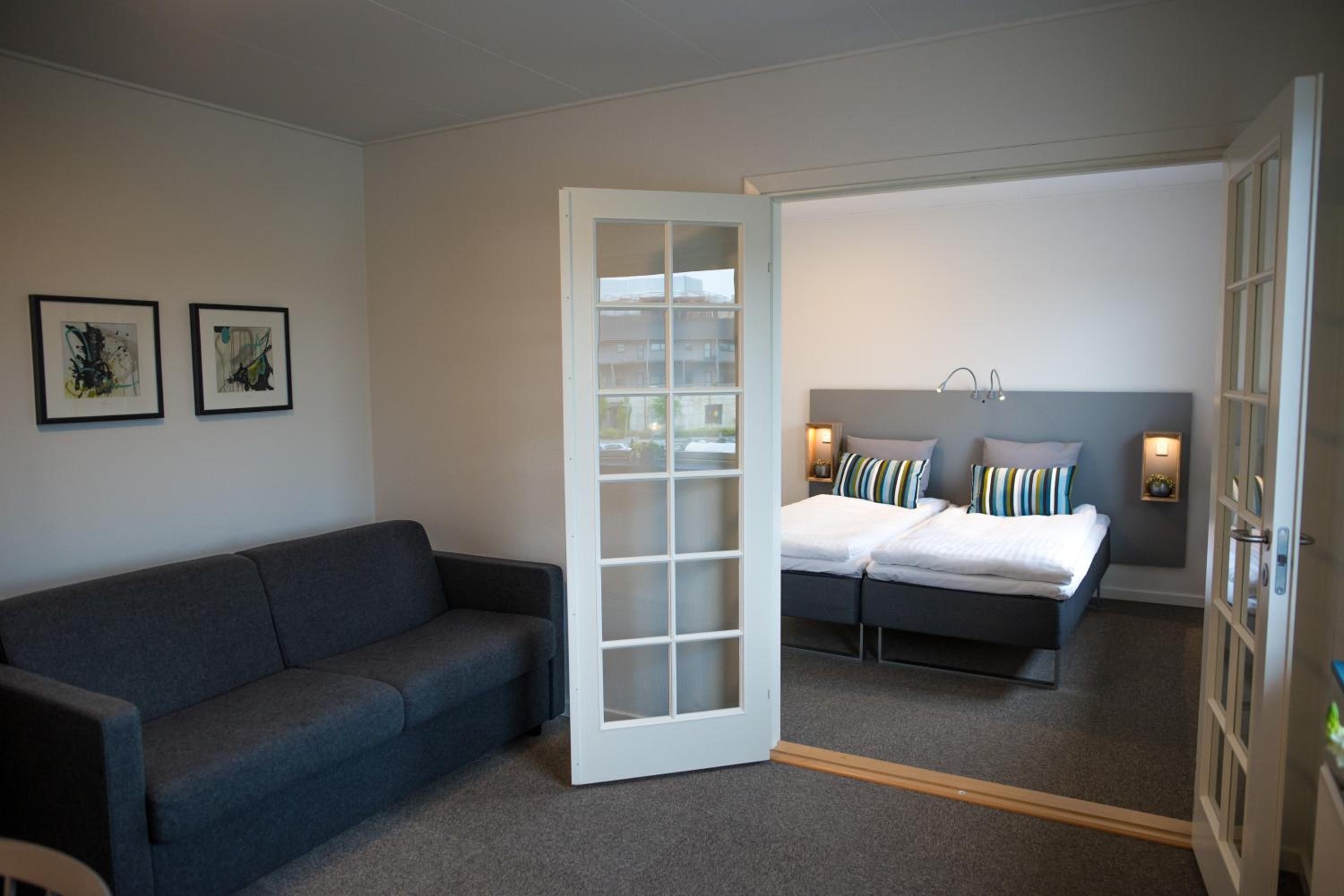 Family Room (2 Adults + 2 Children)