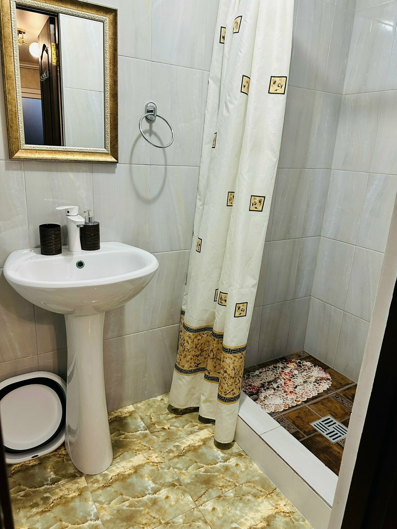 Cемейный номер с собственной ванной комнатой