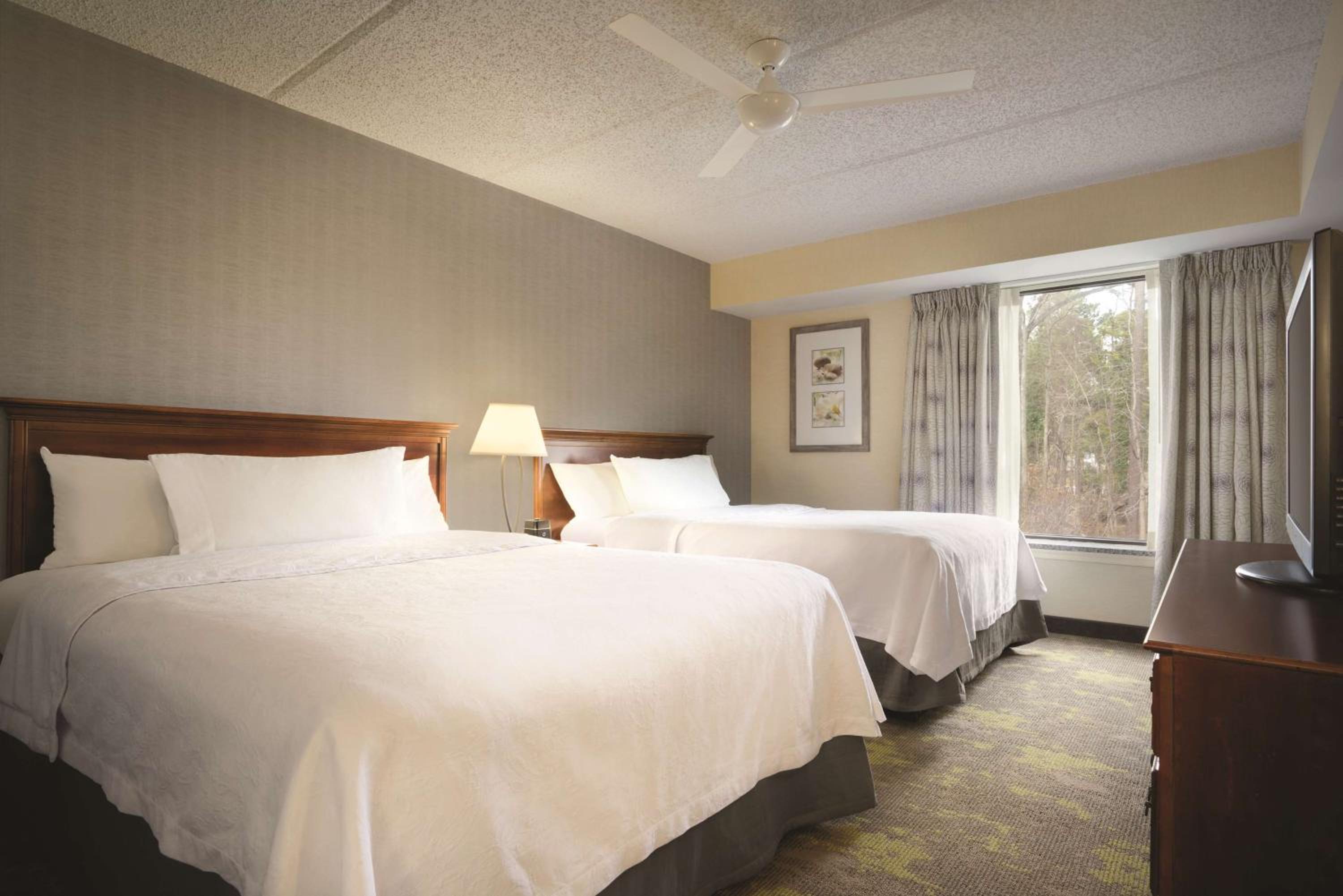 One-Bedroom Queen Suite with Two Queen Beds - Non-Smoking