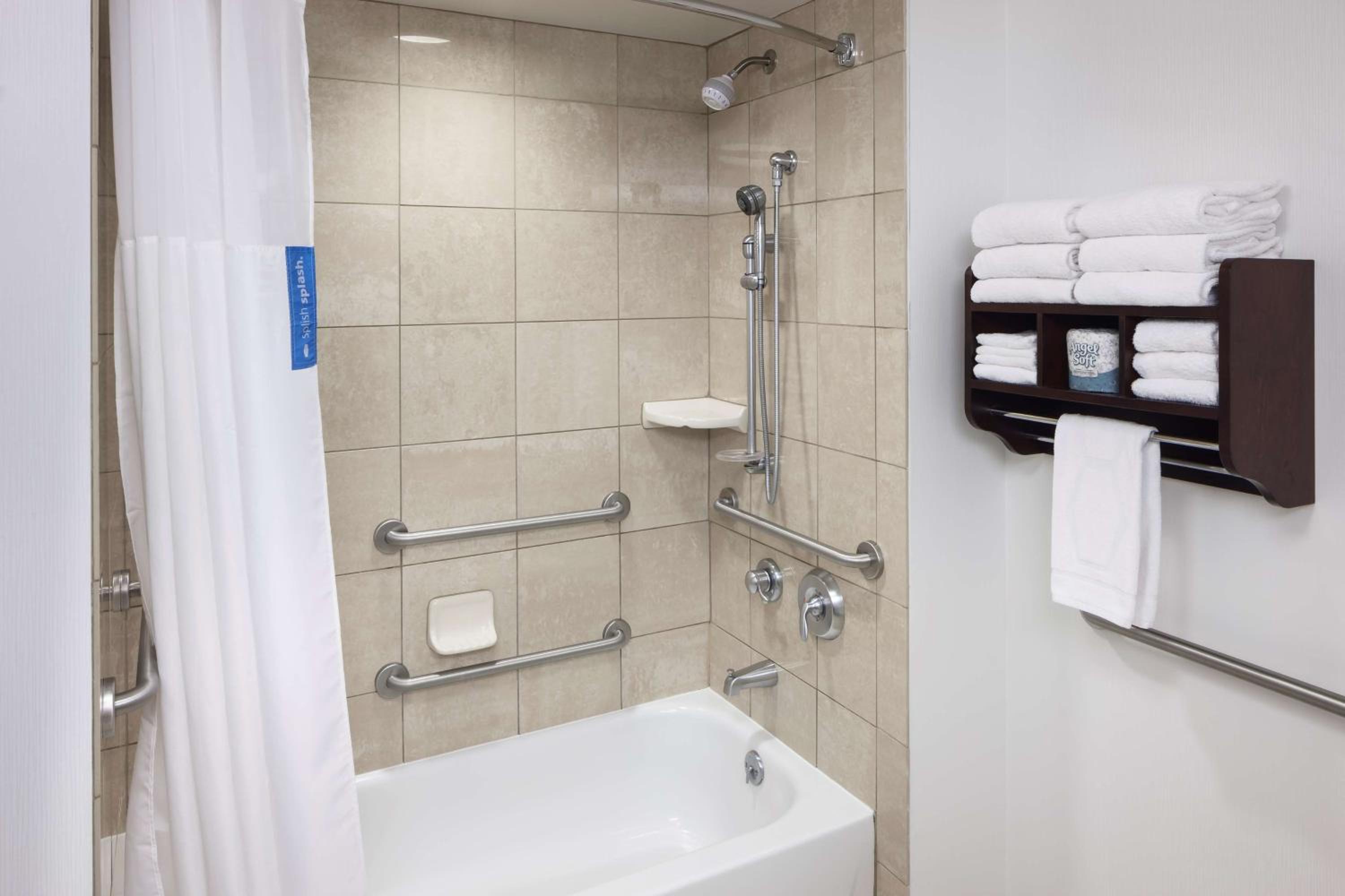 King Room with Accessible Tub - Mobility and Hearing Access/Non-Smoking