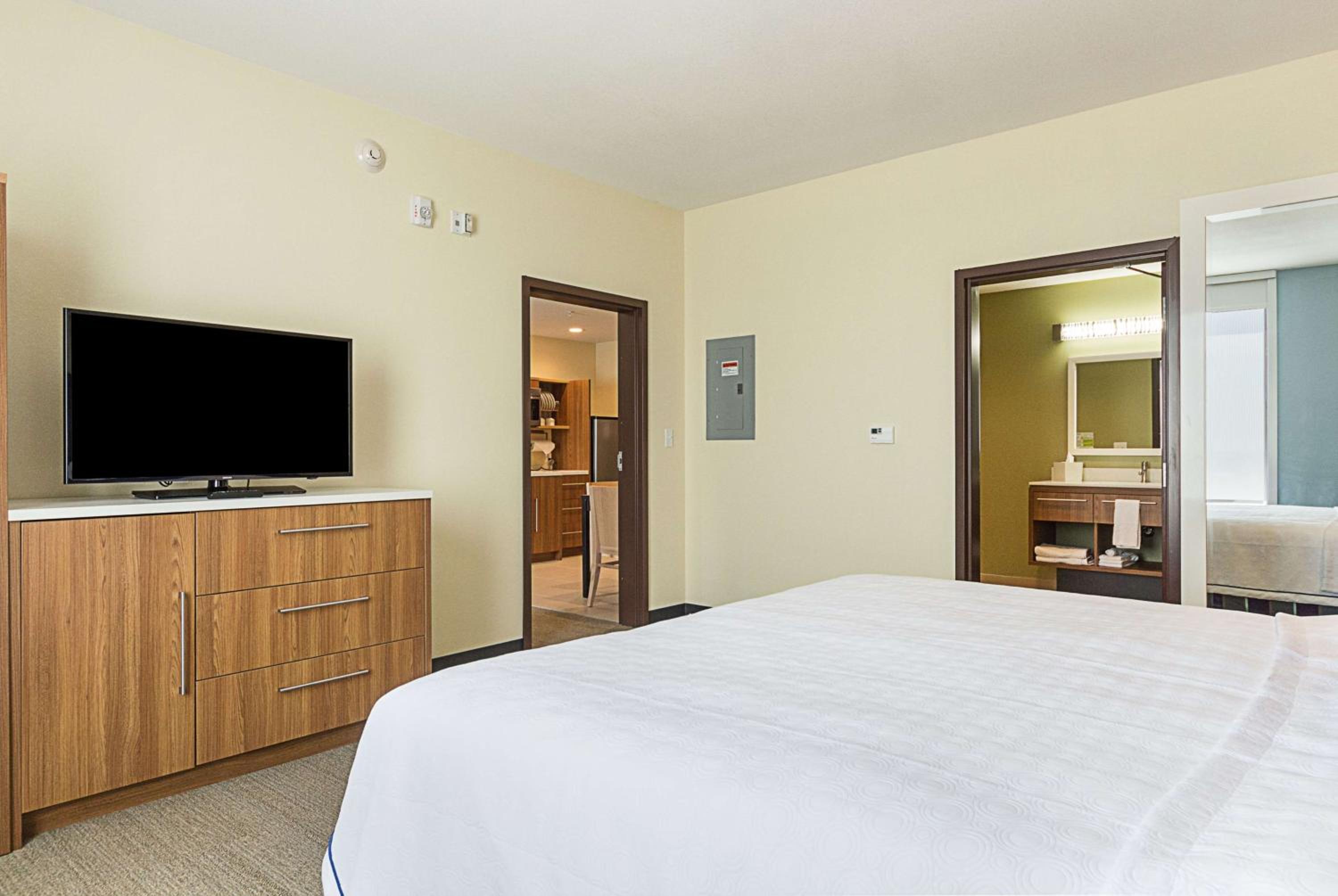 One-Bedroom King Suite - Non-Smoking