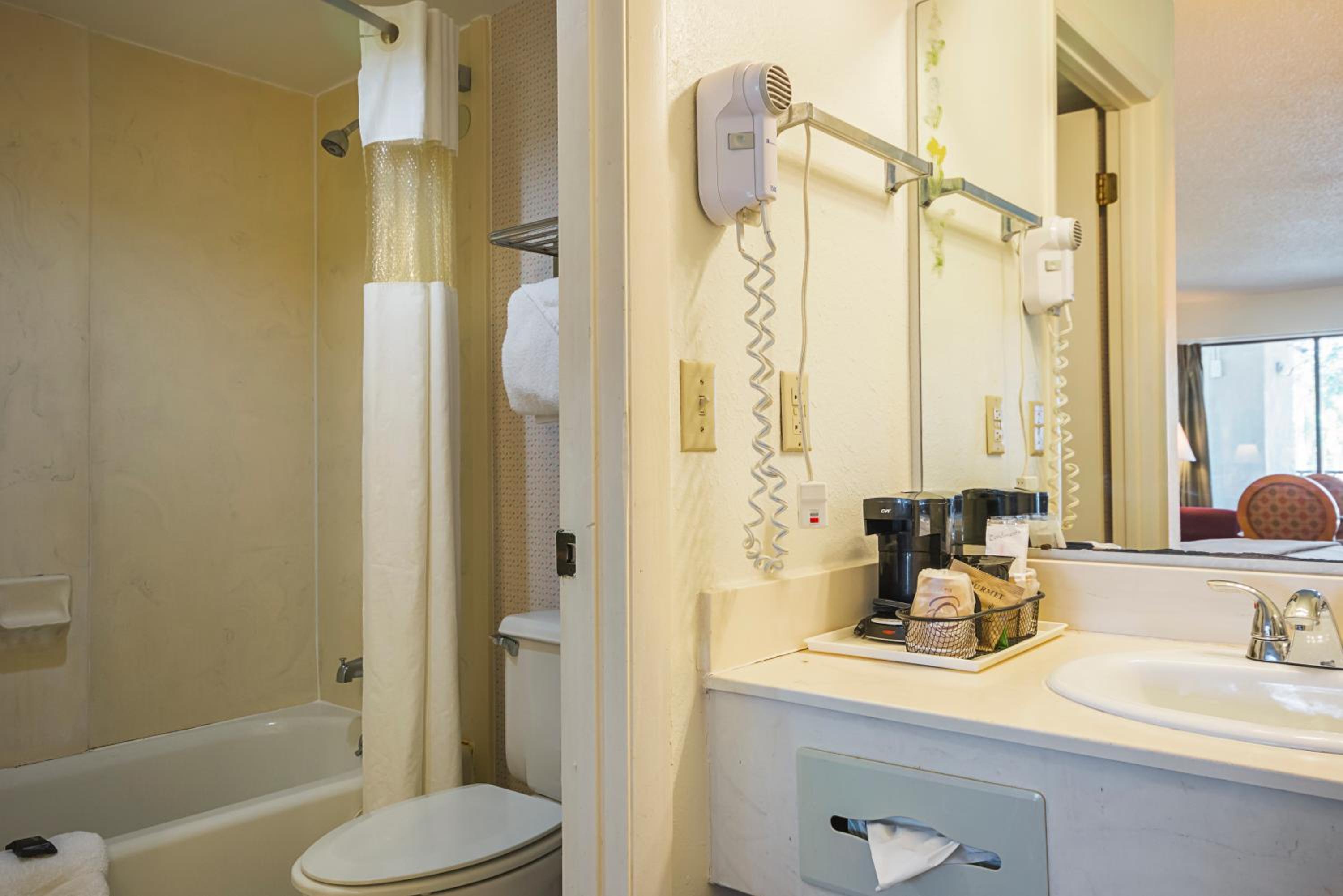 1 King Bed First Floor