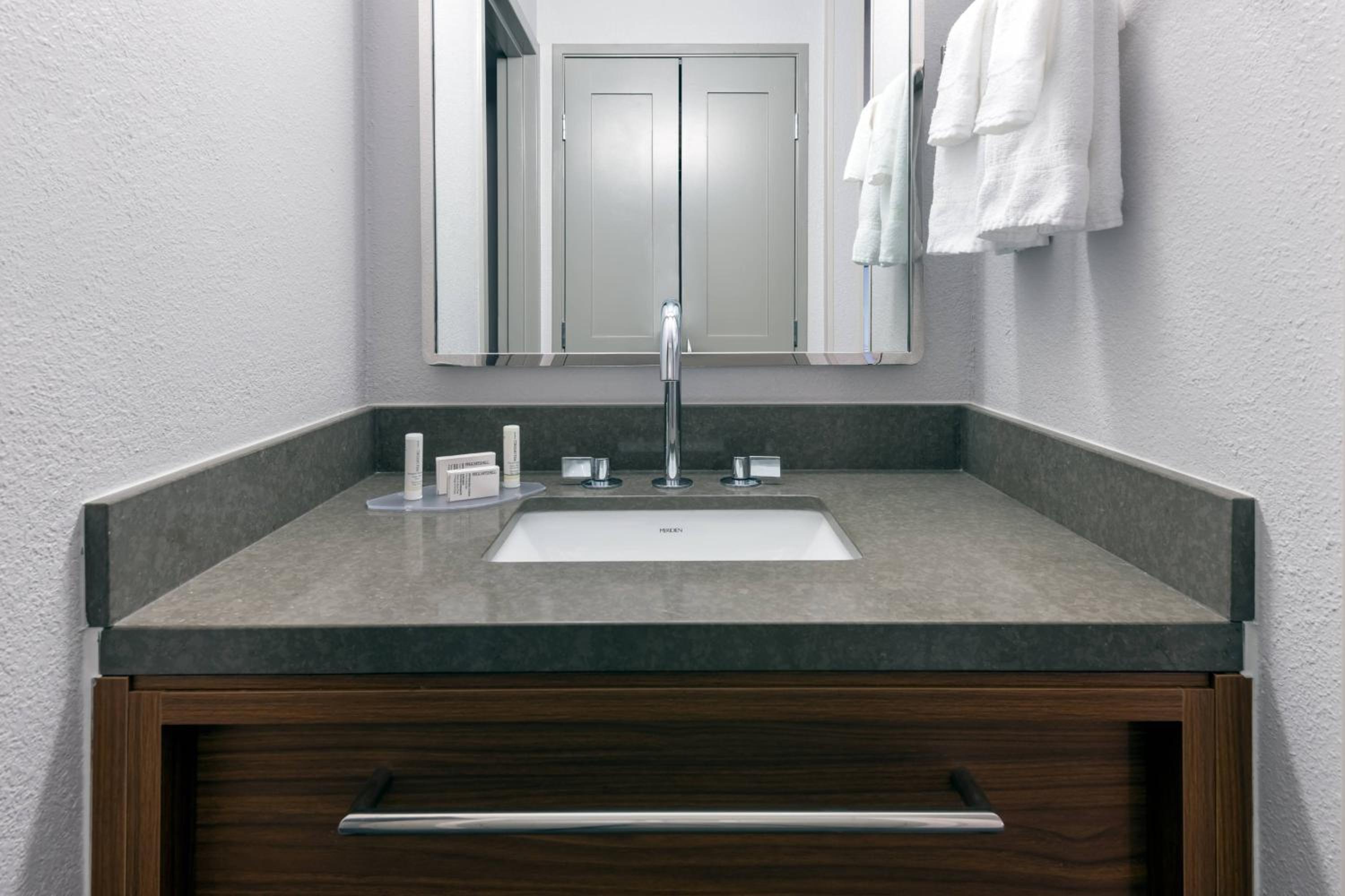 King Room with Adapted Tub - Mobility and Hearing Accessible