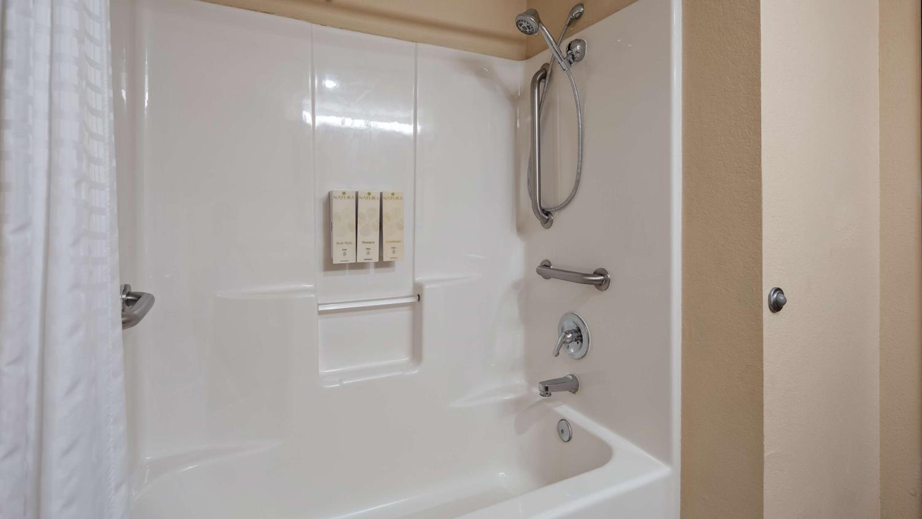 King Room with Bathtub - Mobility Access/Non-Smoking