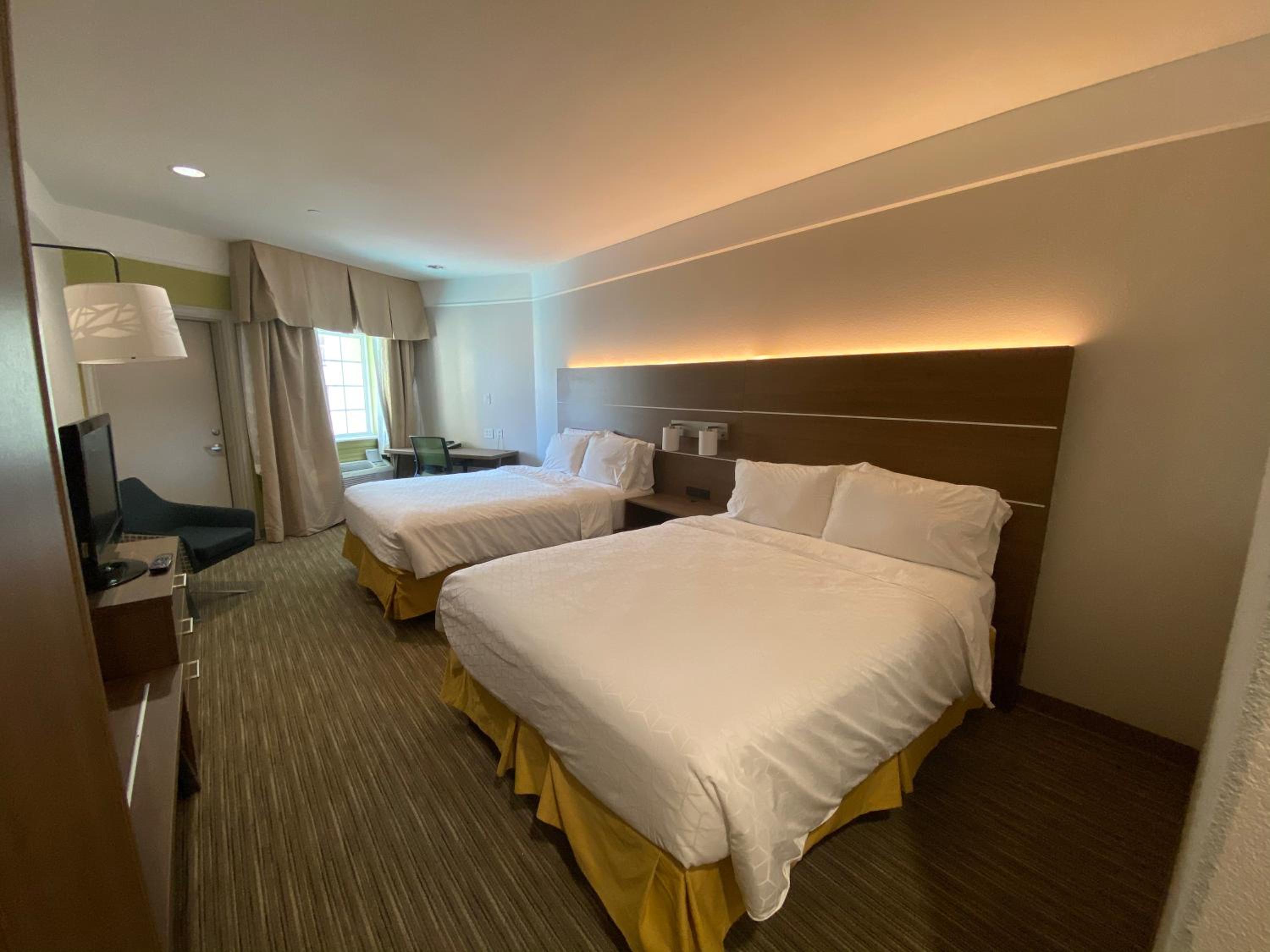 Standard Queen Room with Two Queen Beds