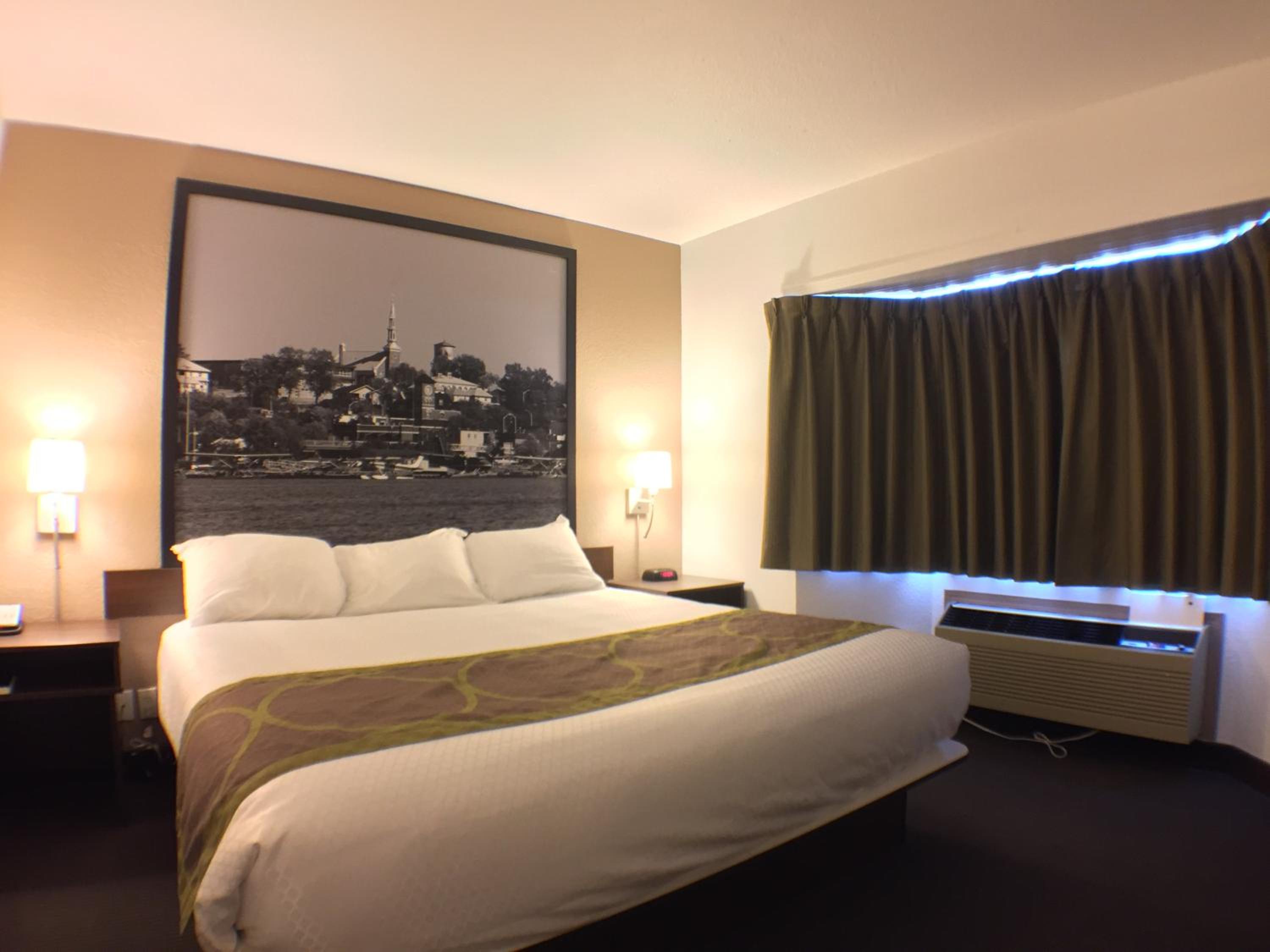 One-Bedroom King Suite - Non-Smoking