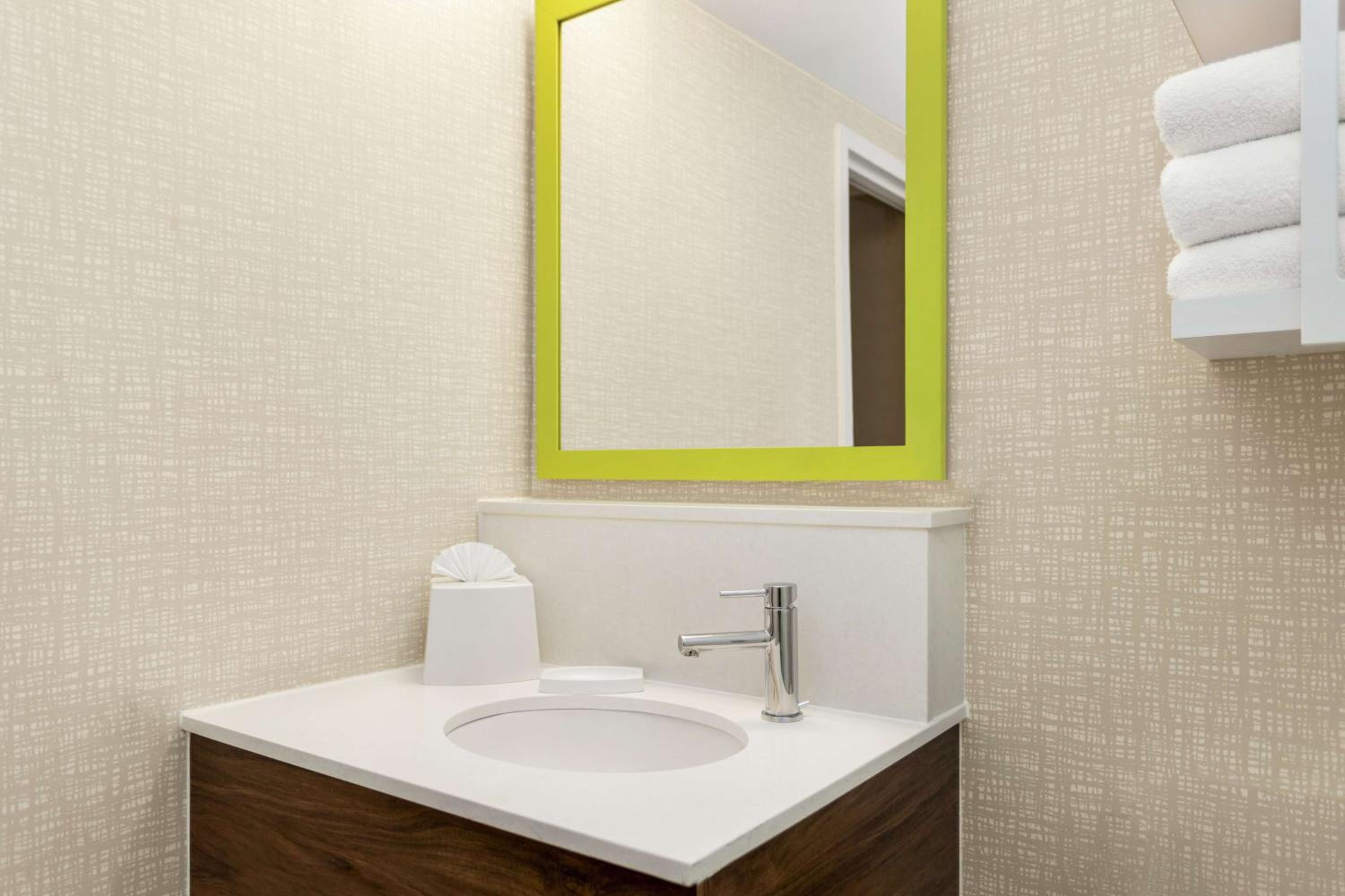 Deluxe King Room - Non-Smoking