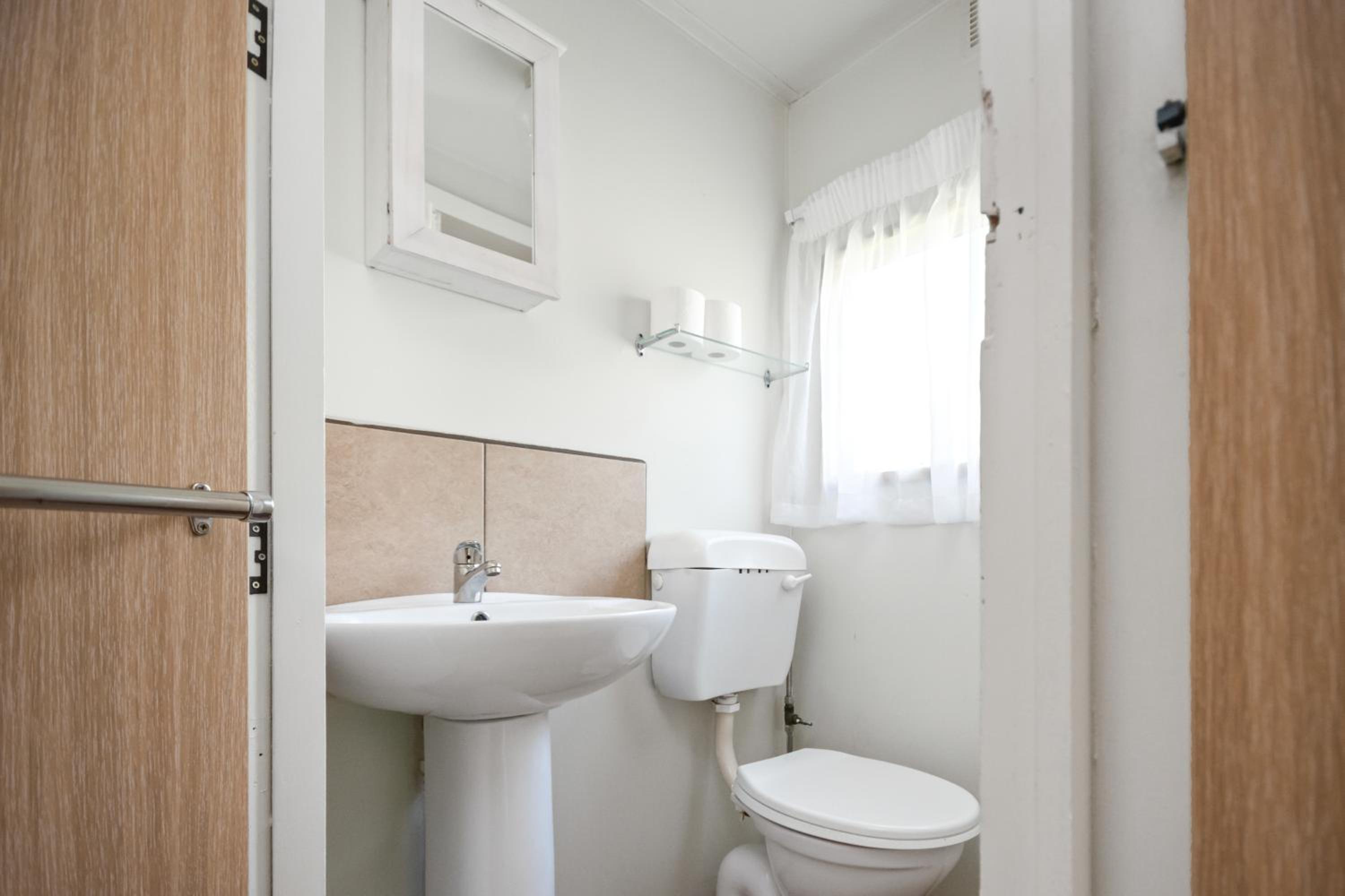 Bungalow (2 Adults + 2 Children)