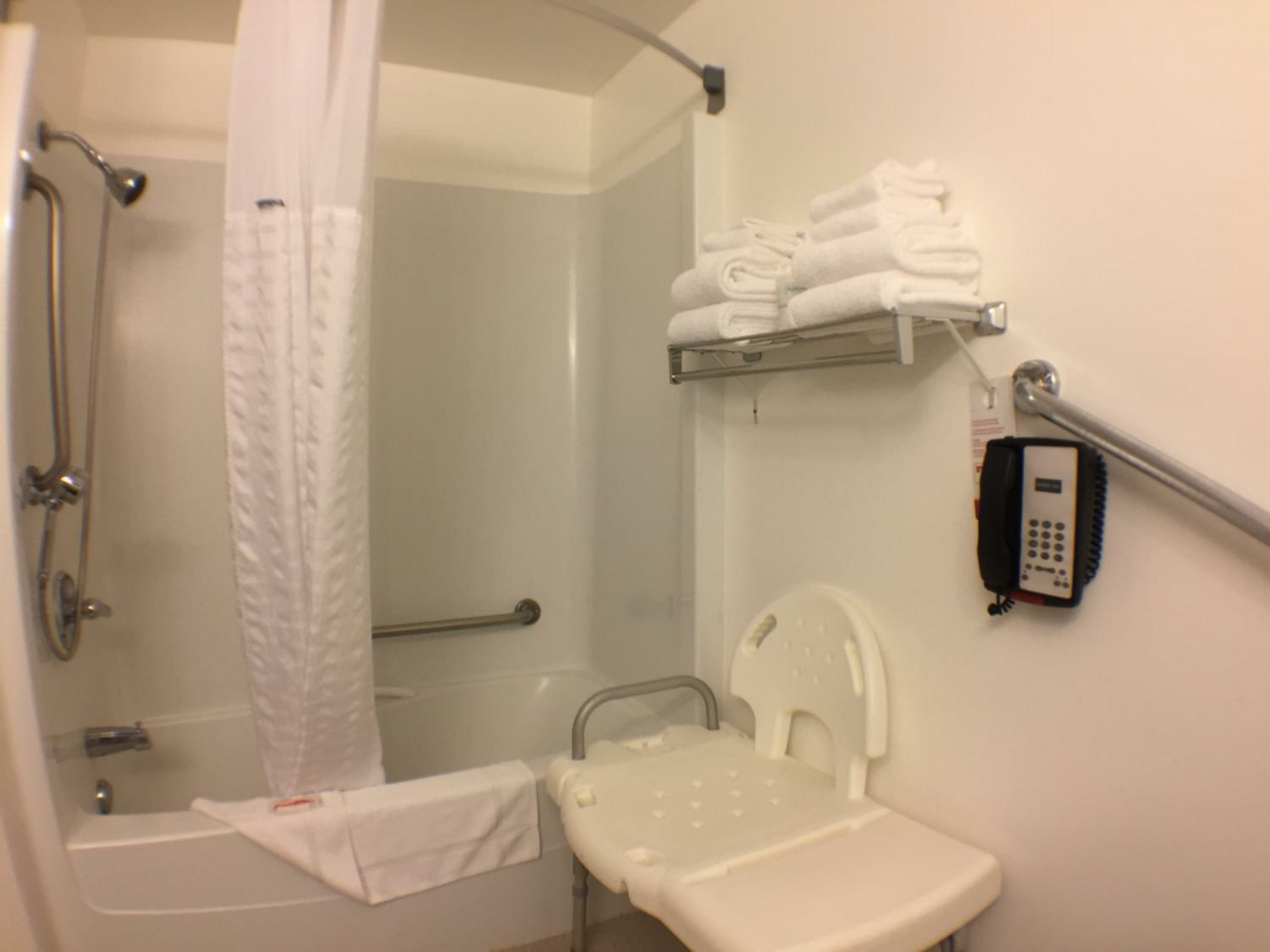 Queen Room - Mobility Access/Non-Smoking