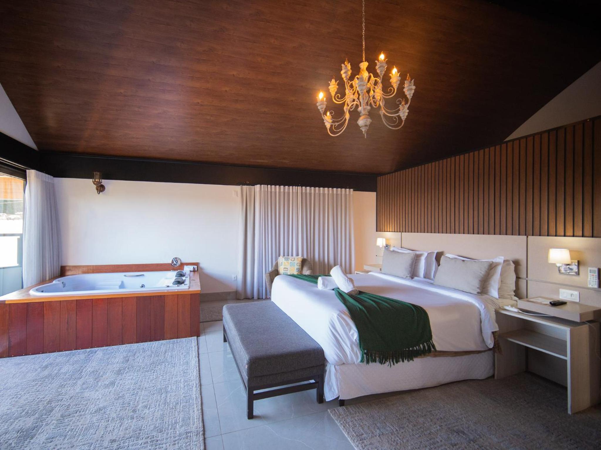 Premium Suite with Hydro and View