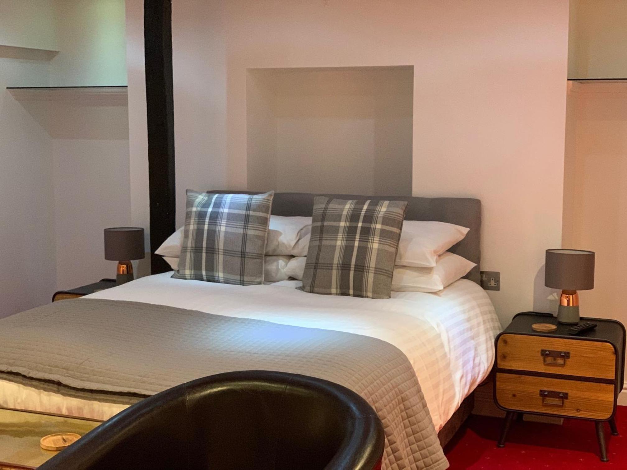Studio Ensuite with Shower - No Windows