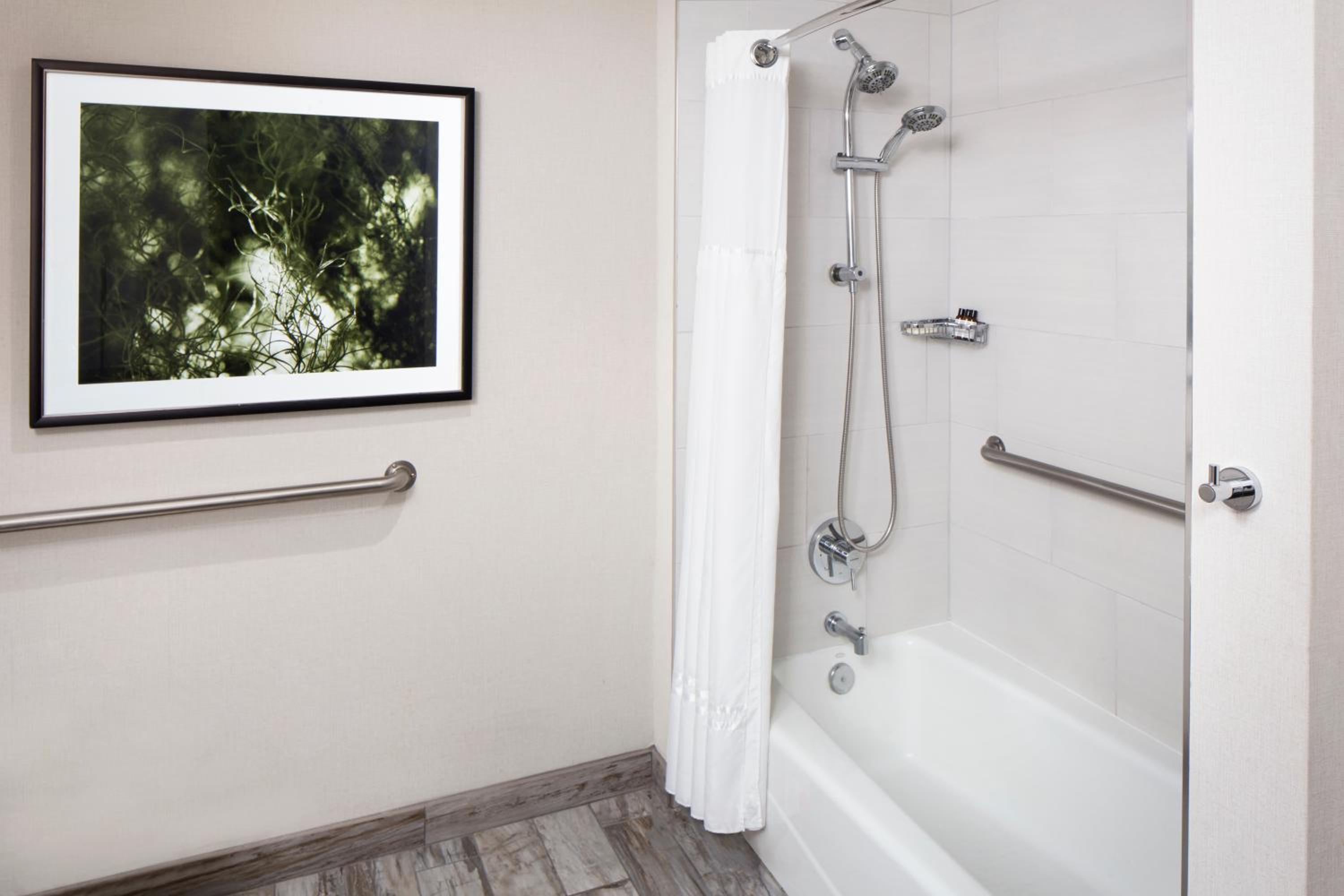 King Room with Accessible Tub - Disability Access