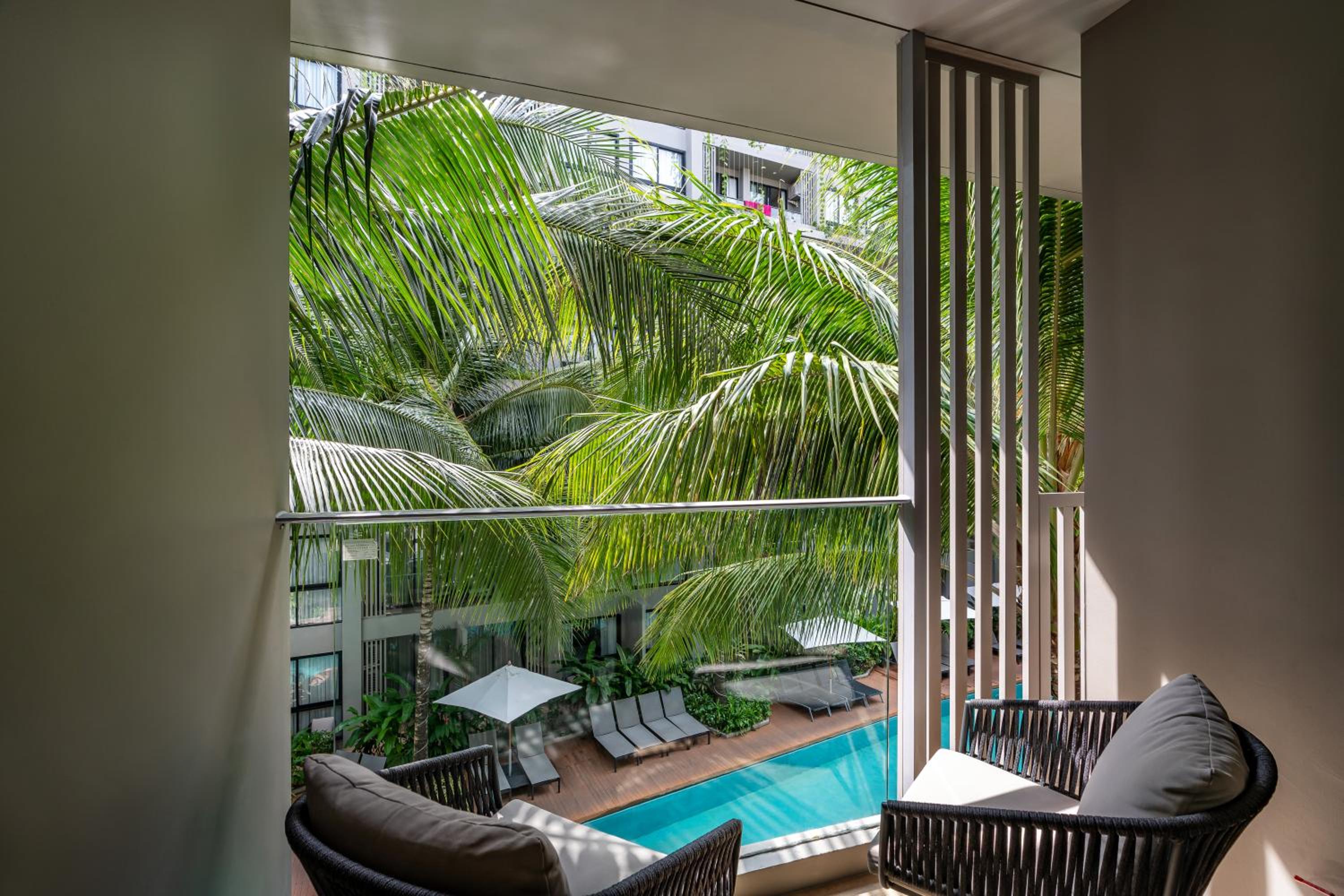 Deluxe Suite Double Pool View