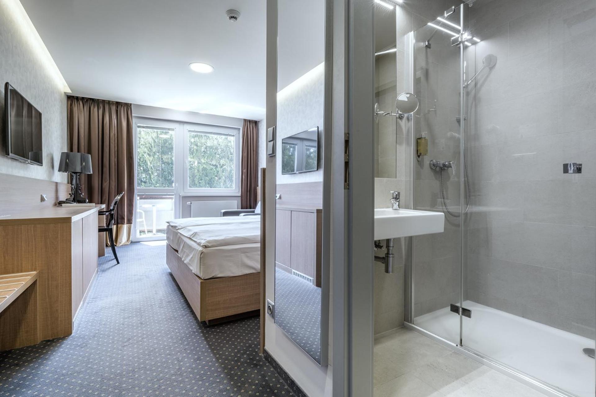 Double or Twin Room Comfort