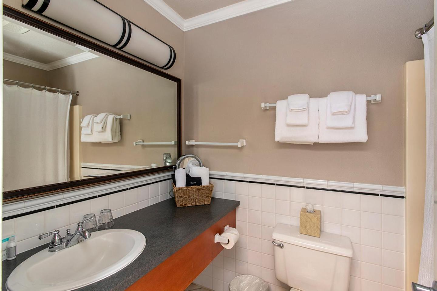 The Courtyard - Grand Queen (Children and Pet Friendly)