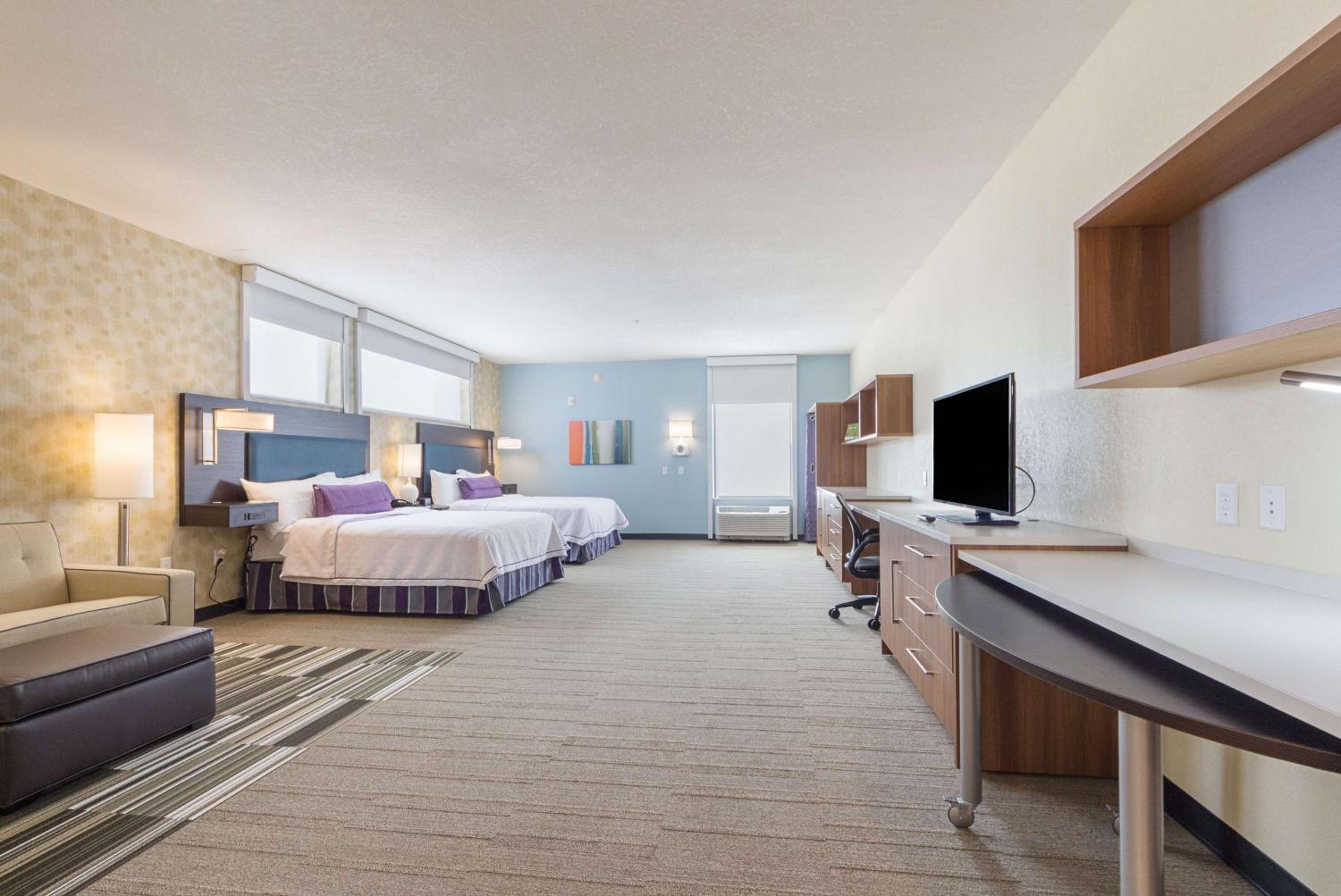 Studio with Two Queen Beds and Accessible Tub - Mobility Access/Non-Smoking