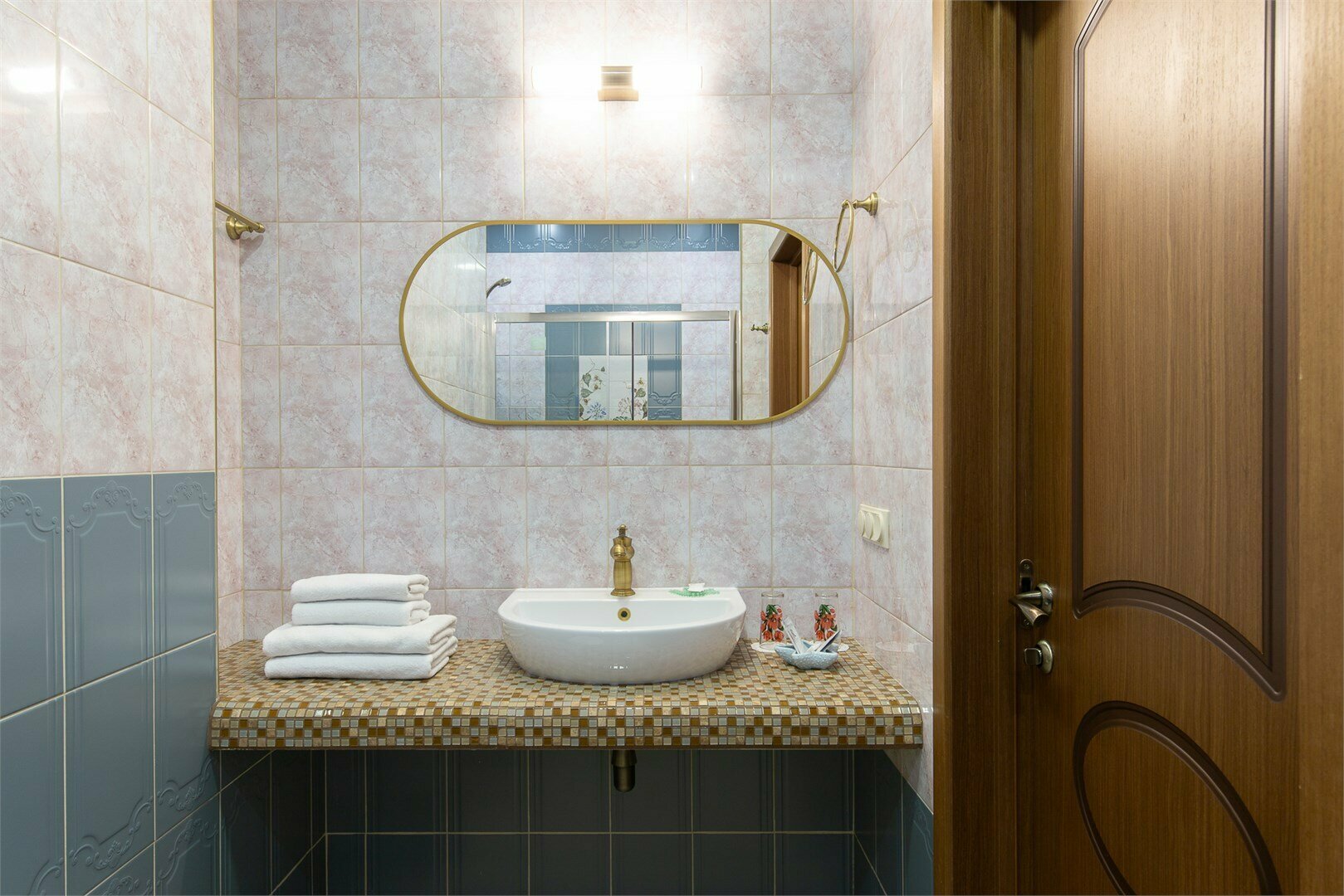 Апартаменты с эркером и душем