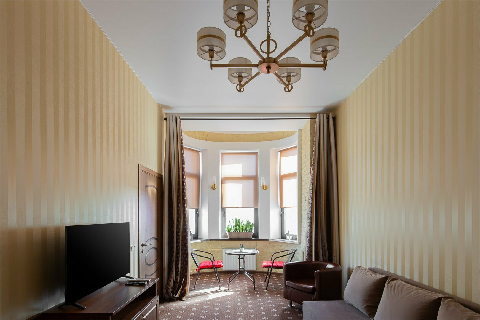 Апартаменты с эркером и душем