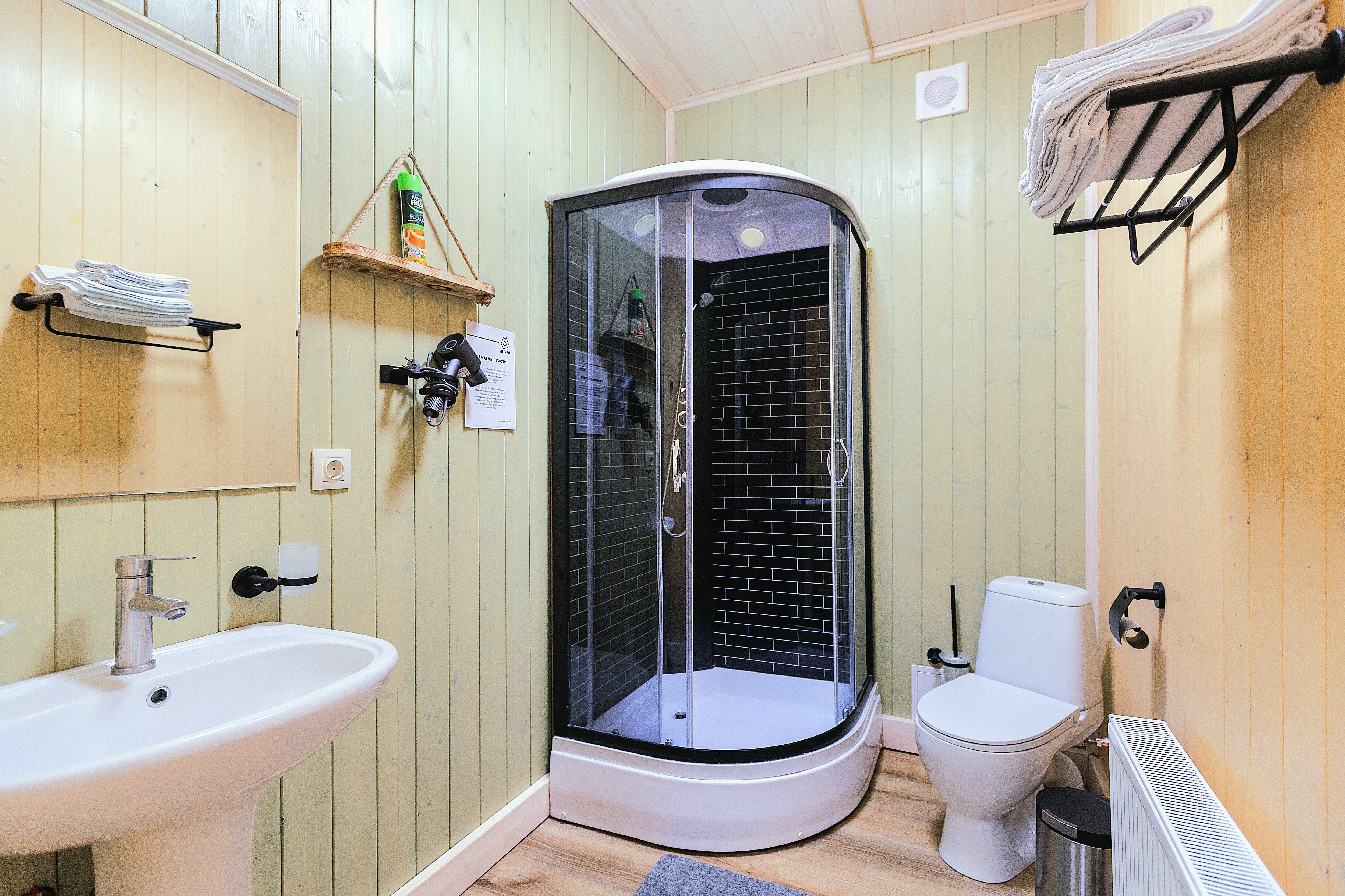 Трехместный номер «Комфорт» с душем