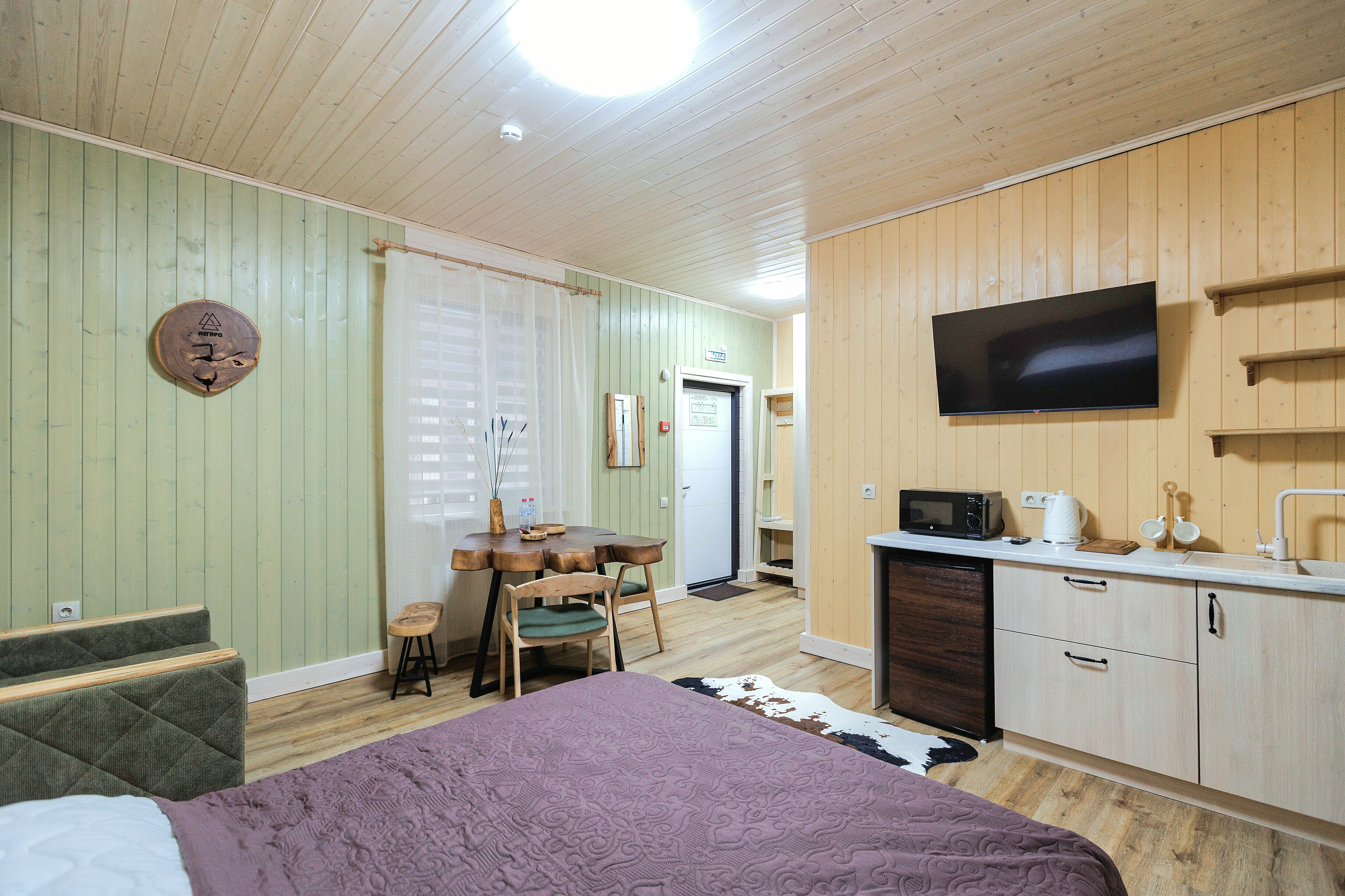 Трехместный номер «Комфорт» с душем