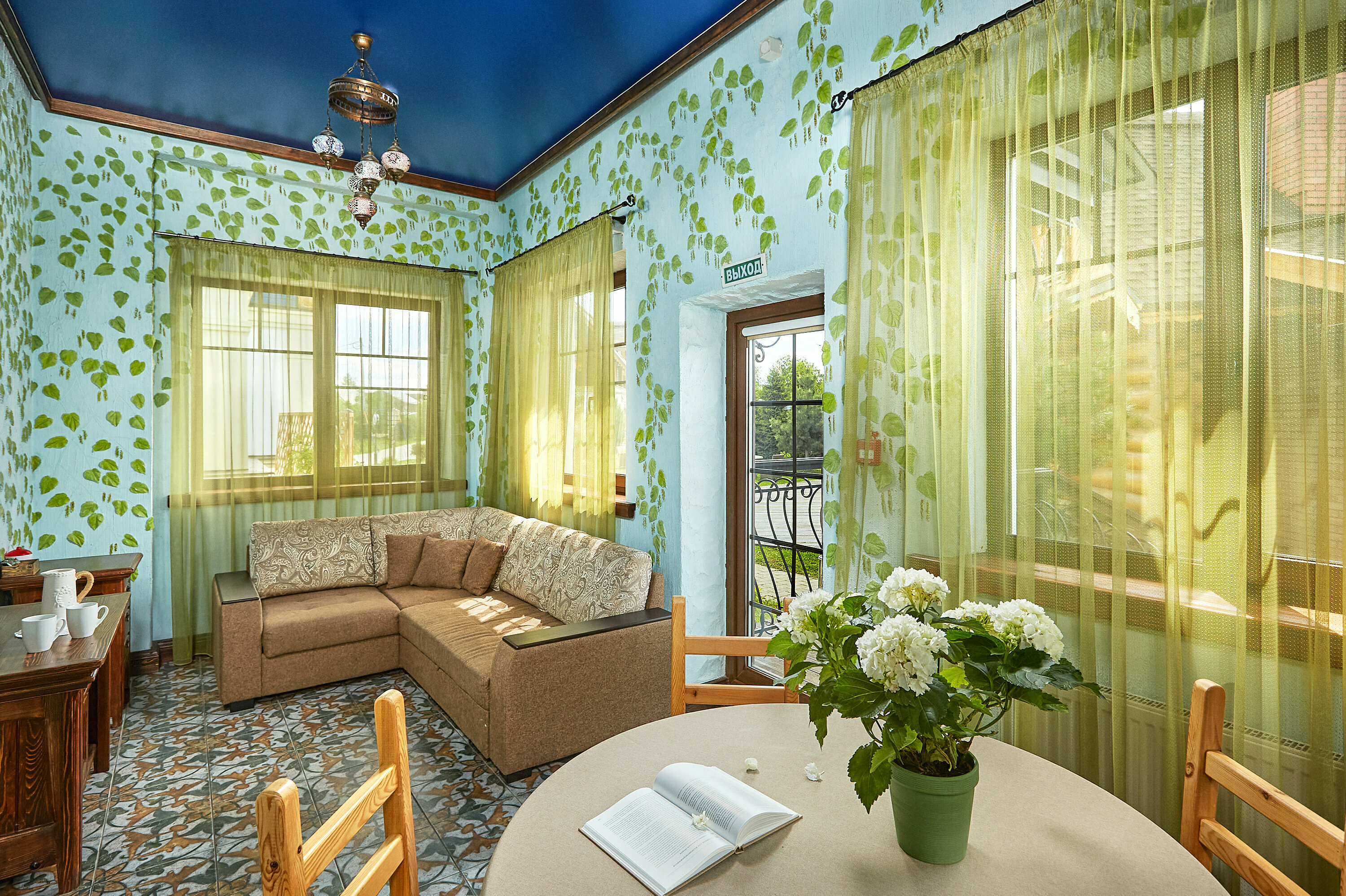 Семейный номер с террасой и отдельным входом