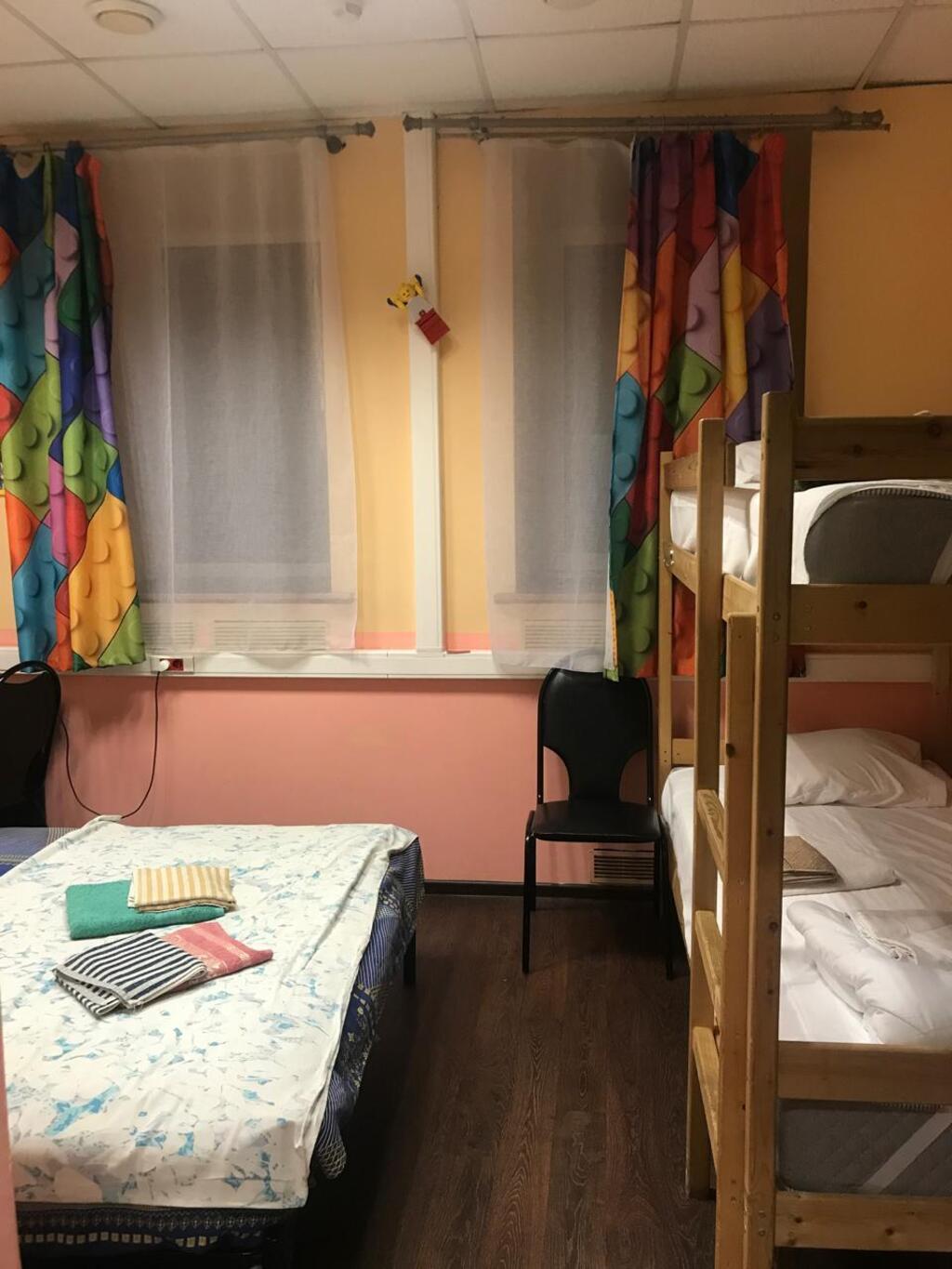 Семейный номер с общей ванной комнатой