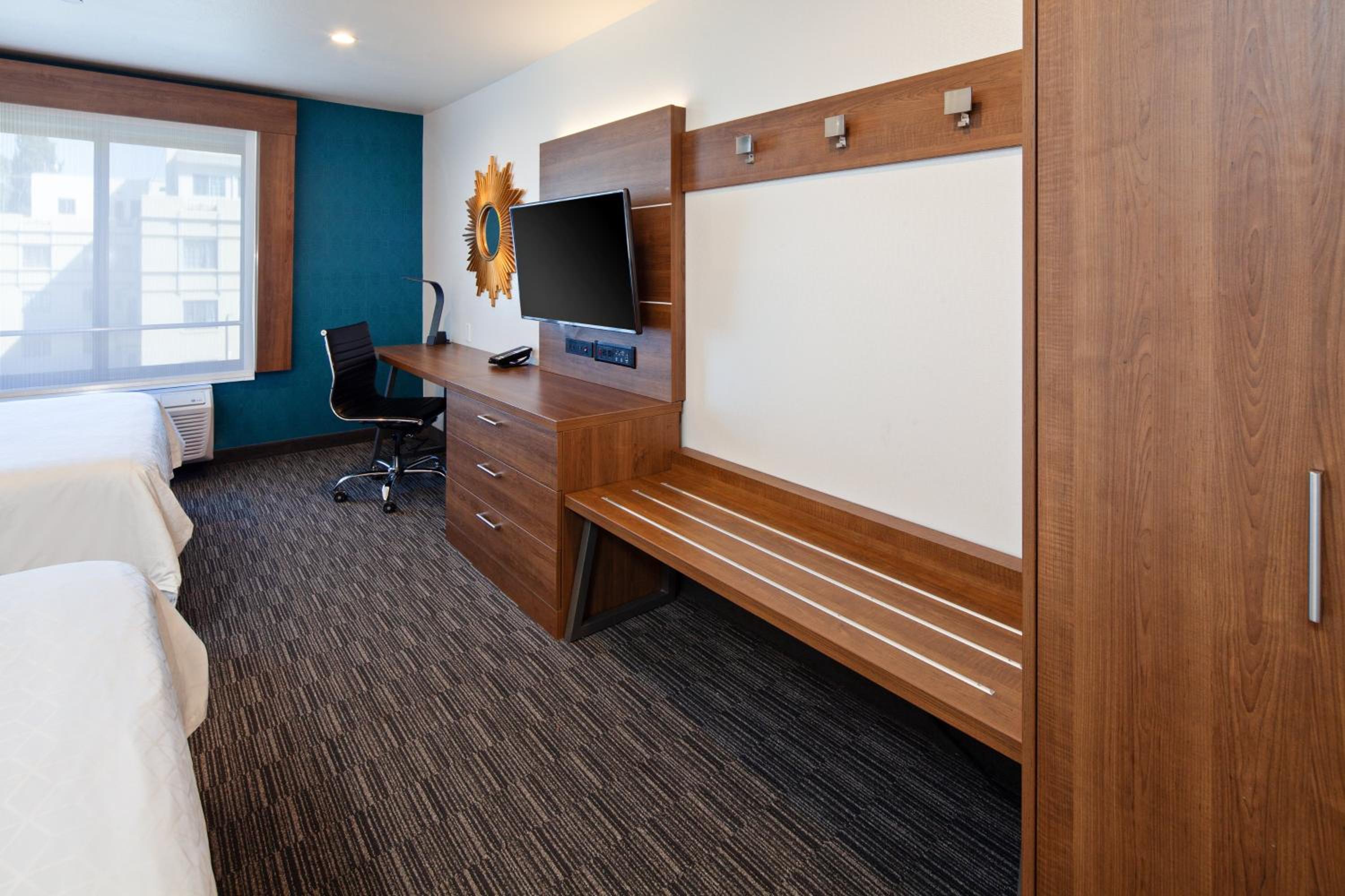 Queen Suite with Two Queen Beds and Additional Living Area