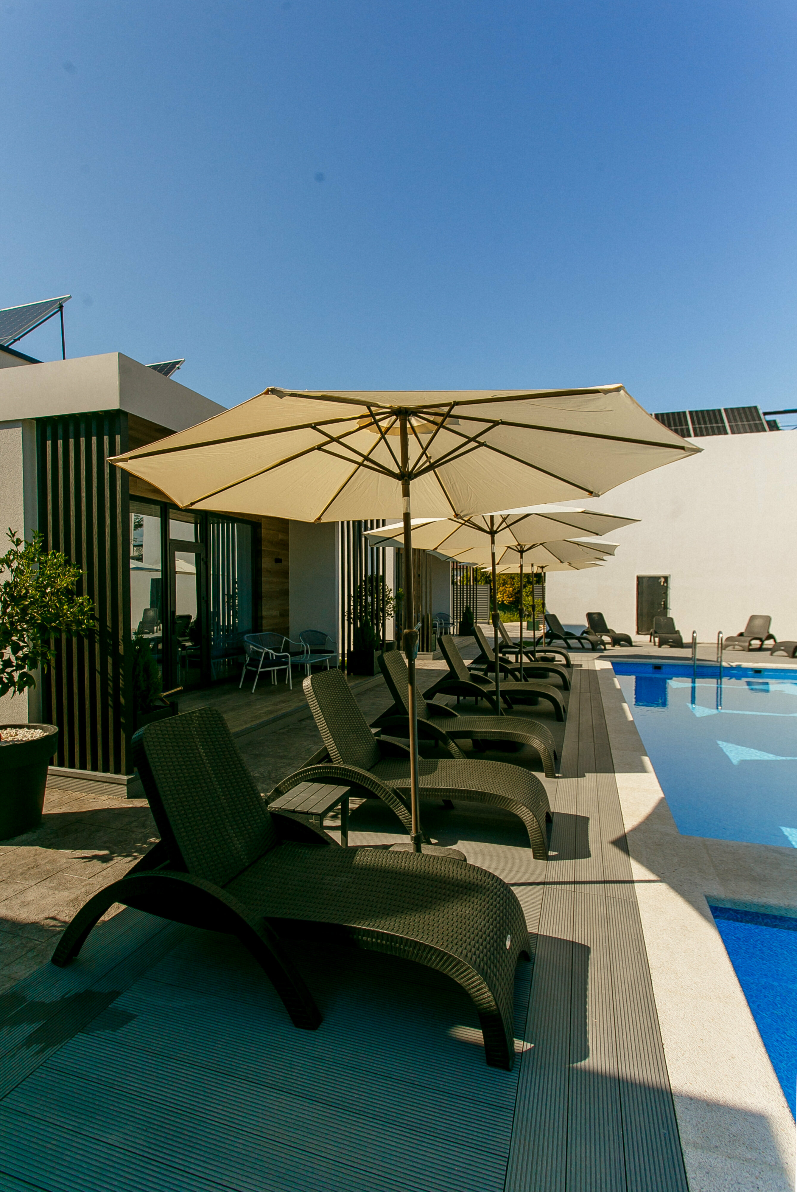 Коттедж с террасой и доступом к бассейну