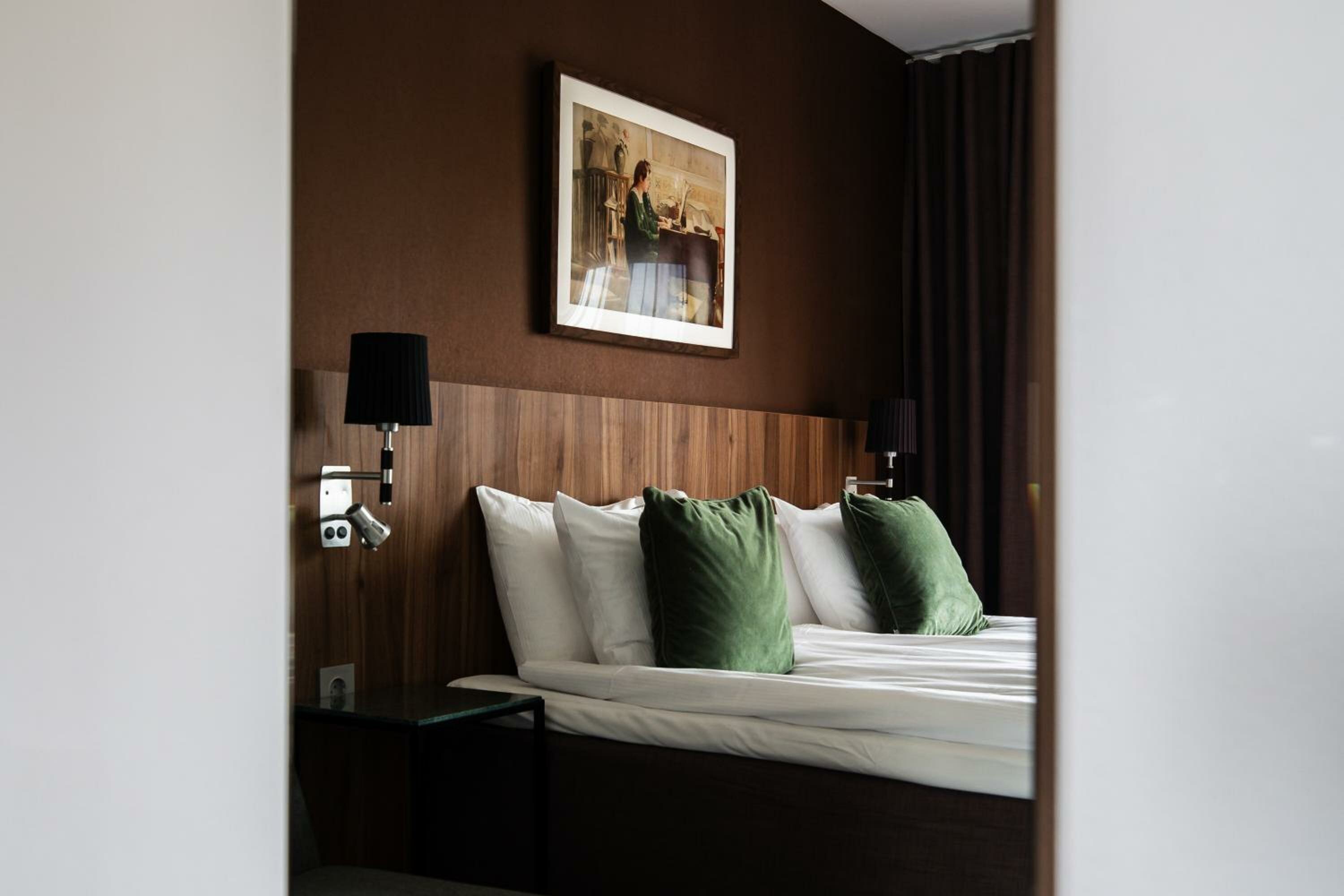 Standard Quadruple Room with Two Single Beds - Non-Smoking