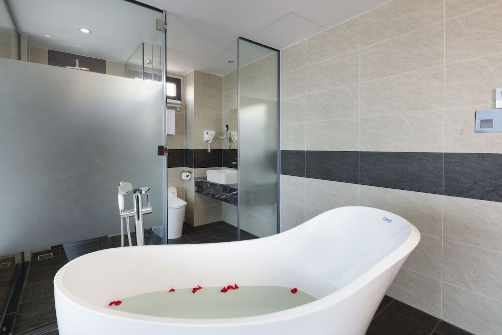 Senior Room, City View