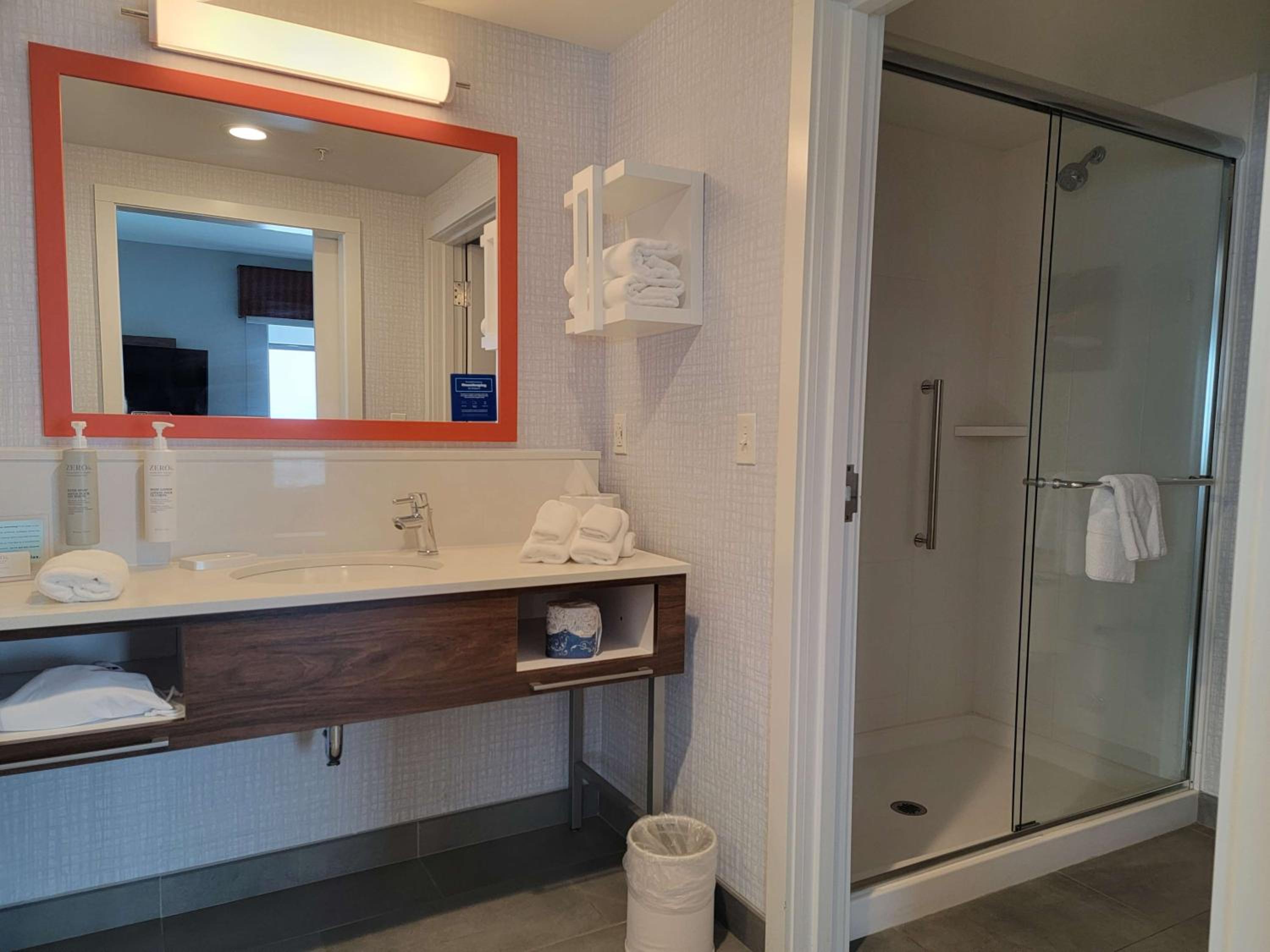 King Room with Water View - Non-Smoking