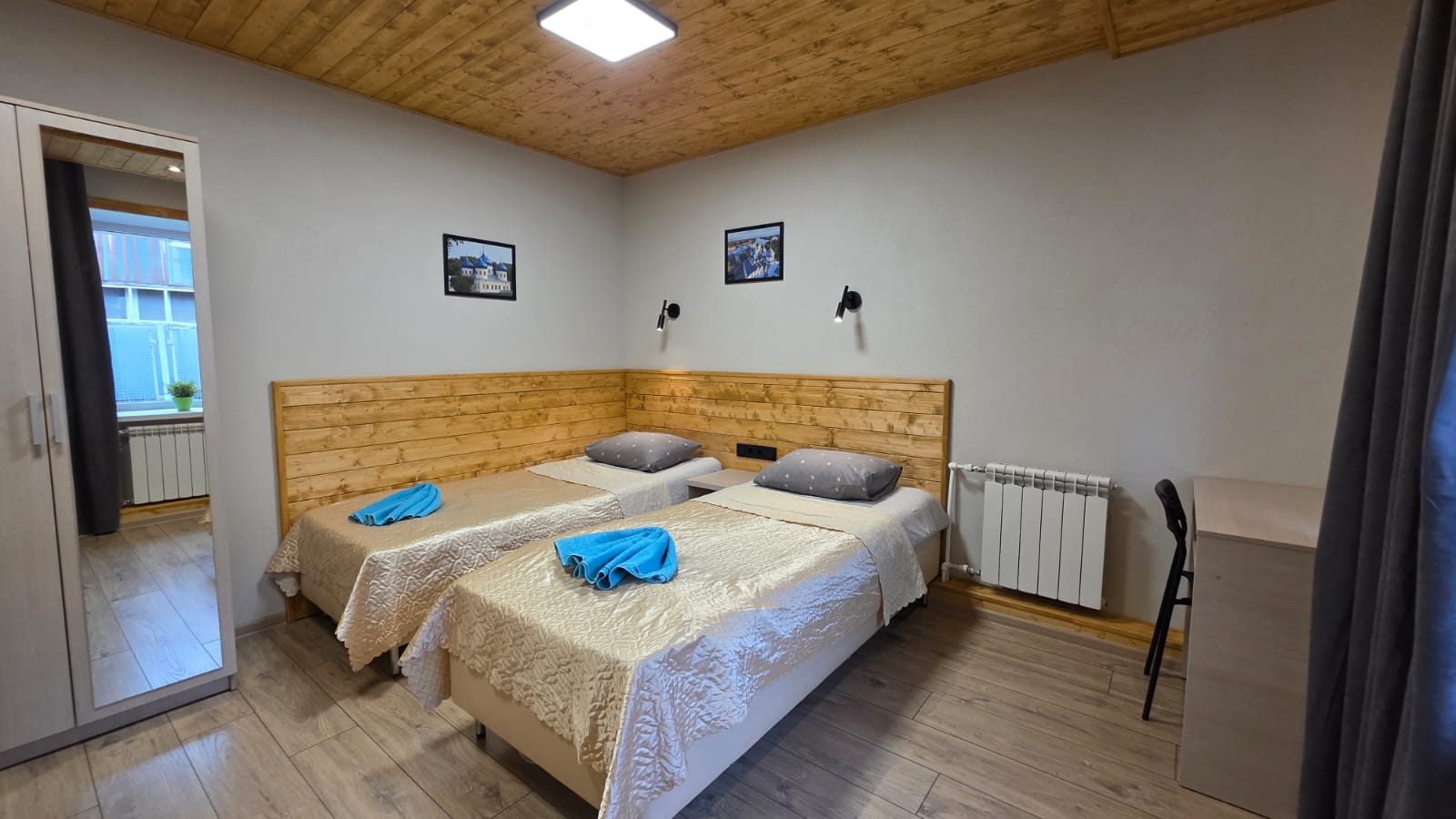 Трехместный номер с общей ванной комнатой