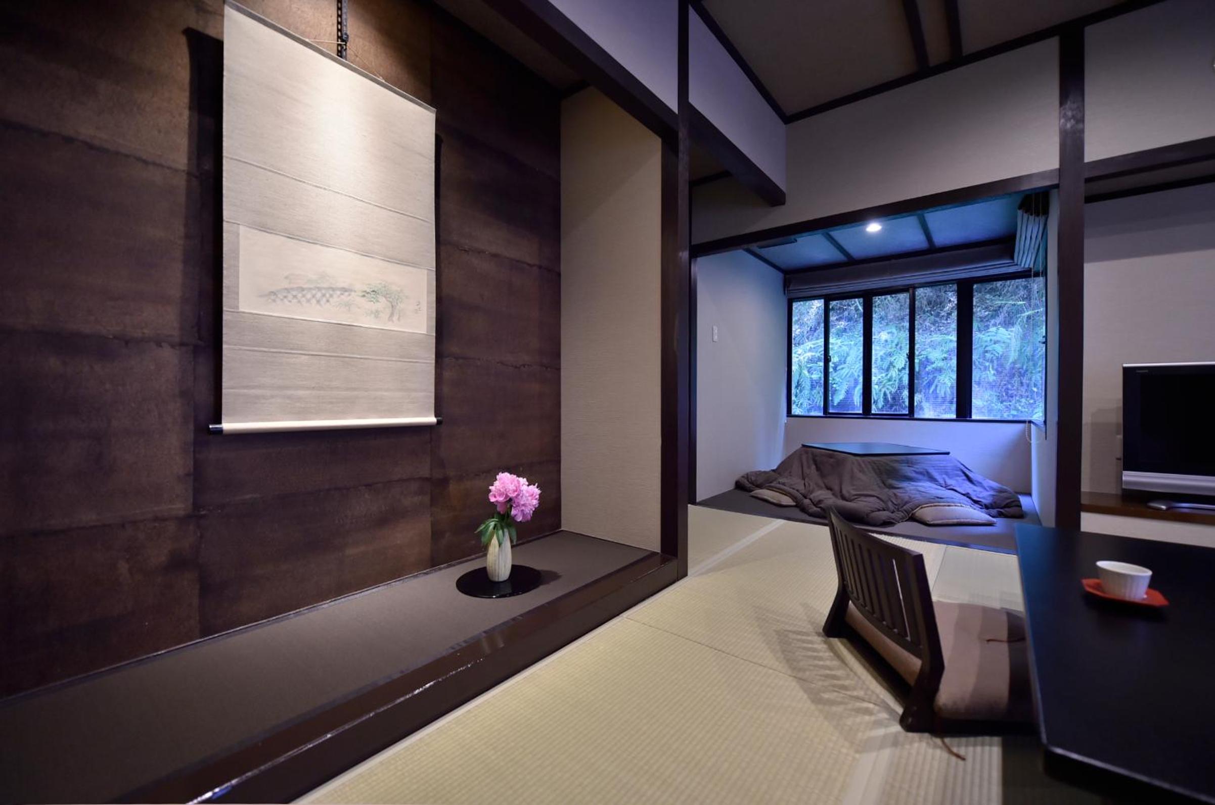 Japanese-Style Quadruple Room with Kotatsu【Yama-no-Iori】