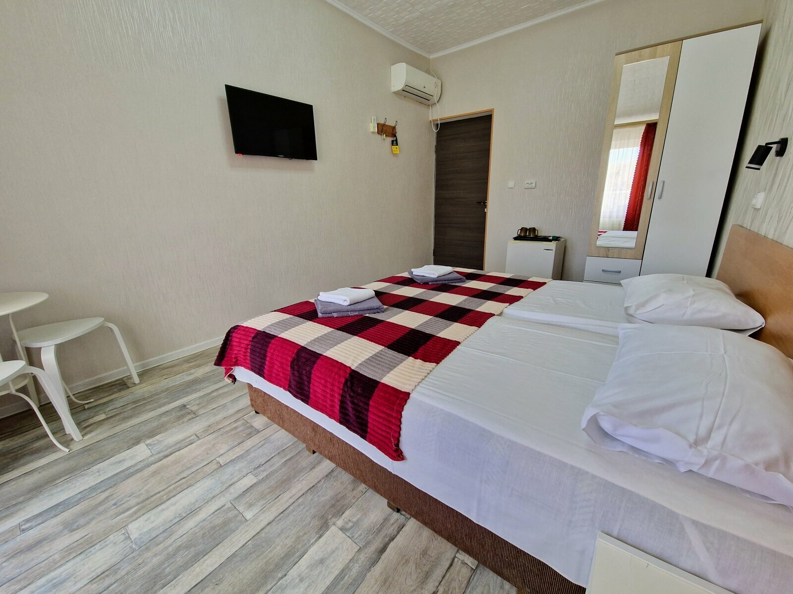 Двухместный эконом с собственным внешним санузлом