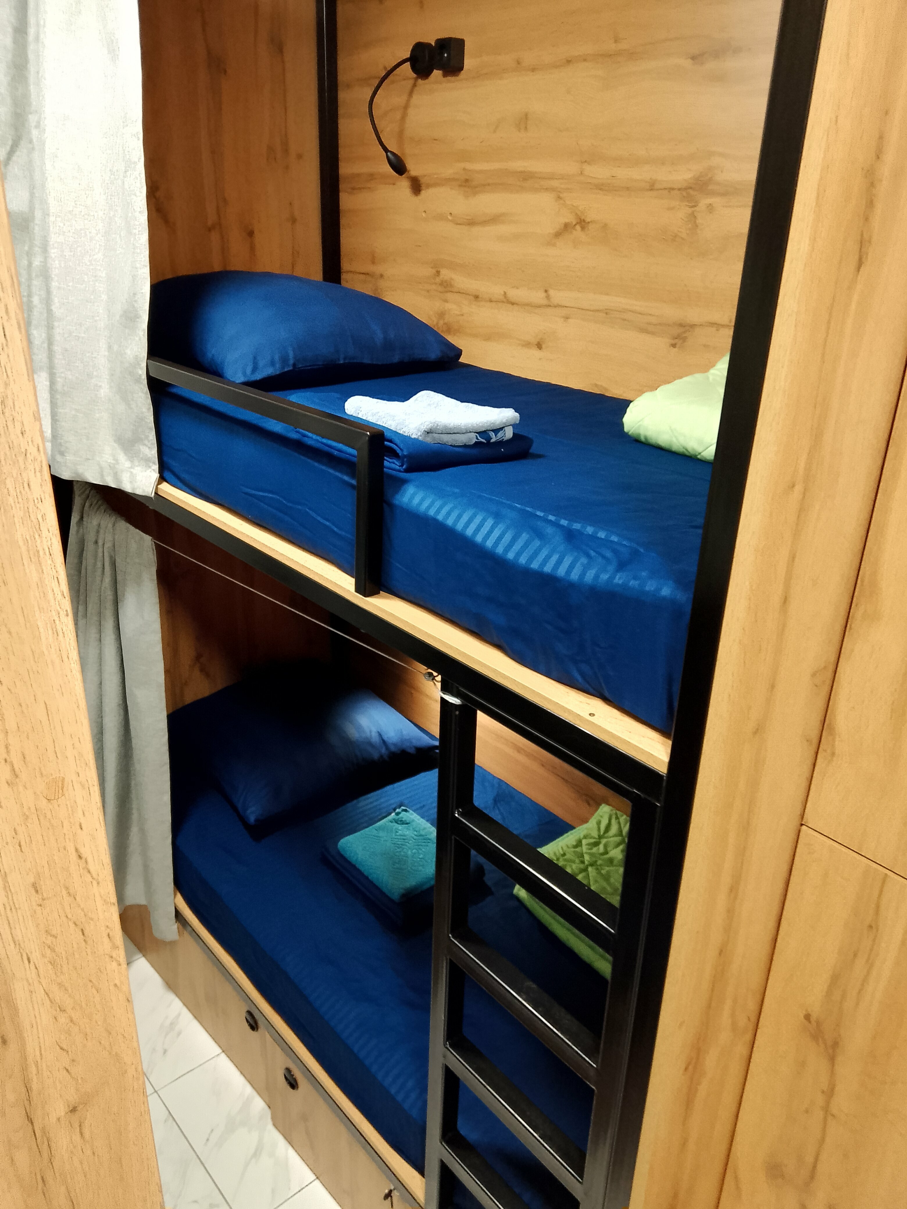 Четырёхместная комната с санузлом и душем