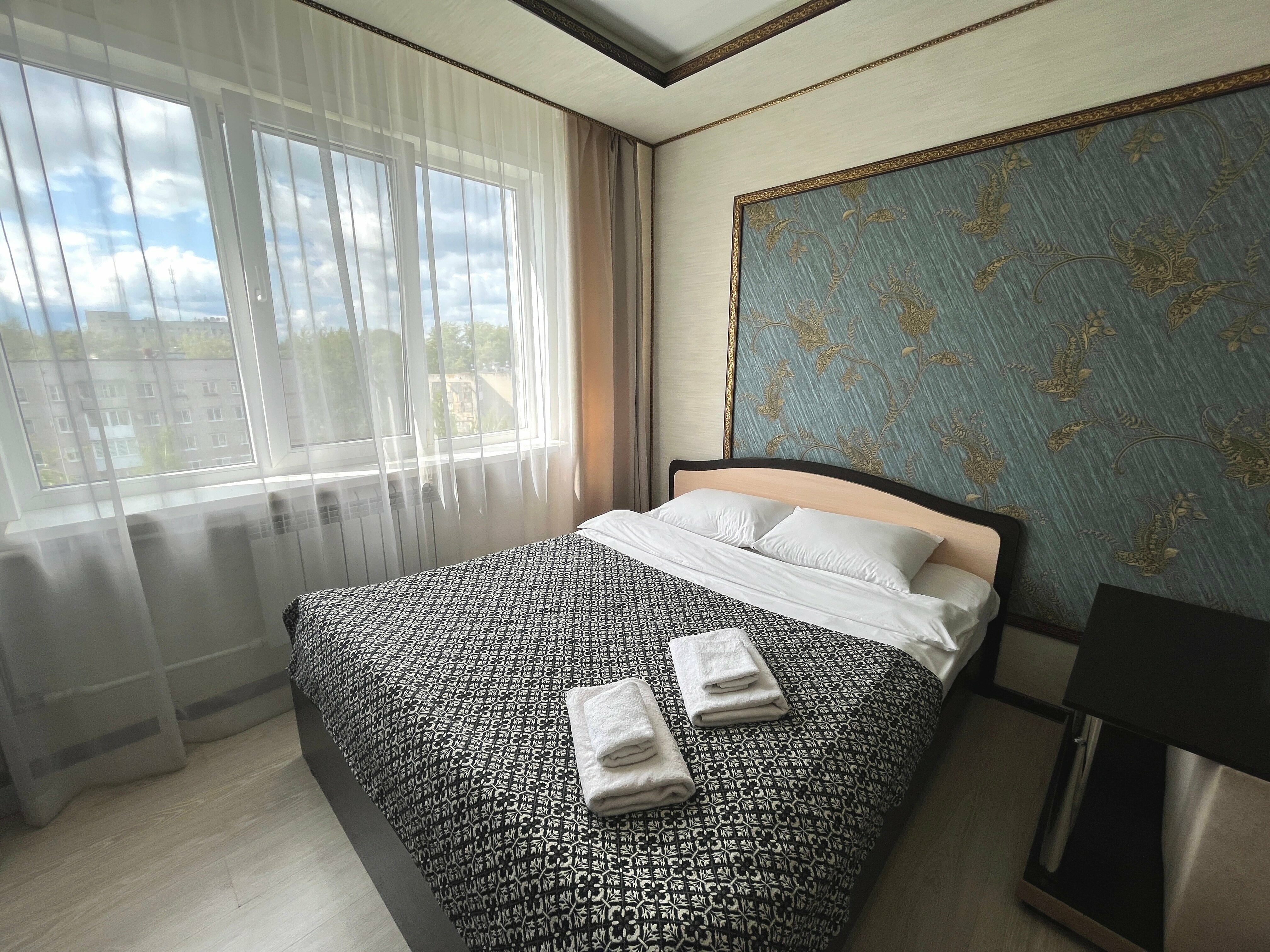 Просторная двухкомнатная с большой кухней у ДК Металлургов