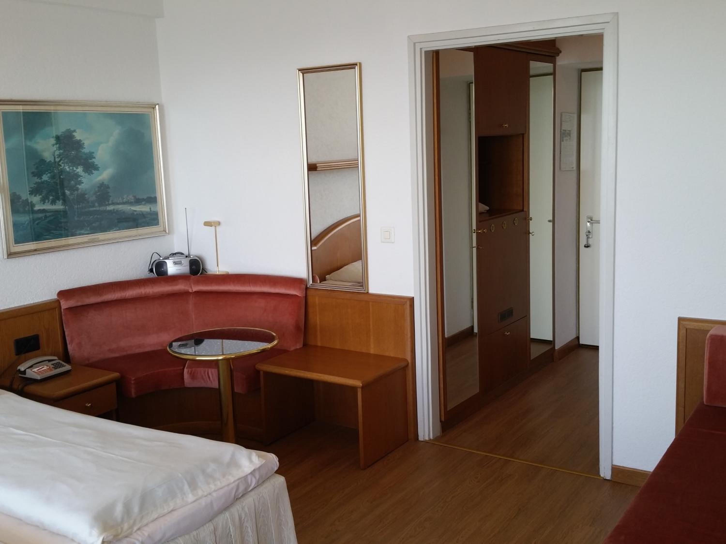 Triple Room with Lake View and Balcony