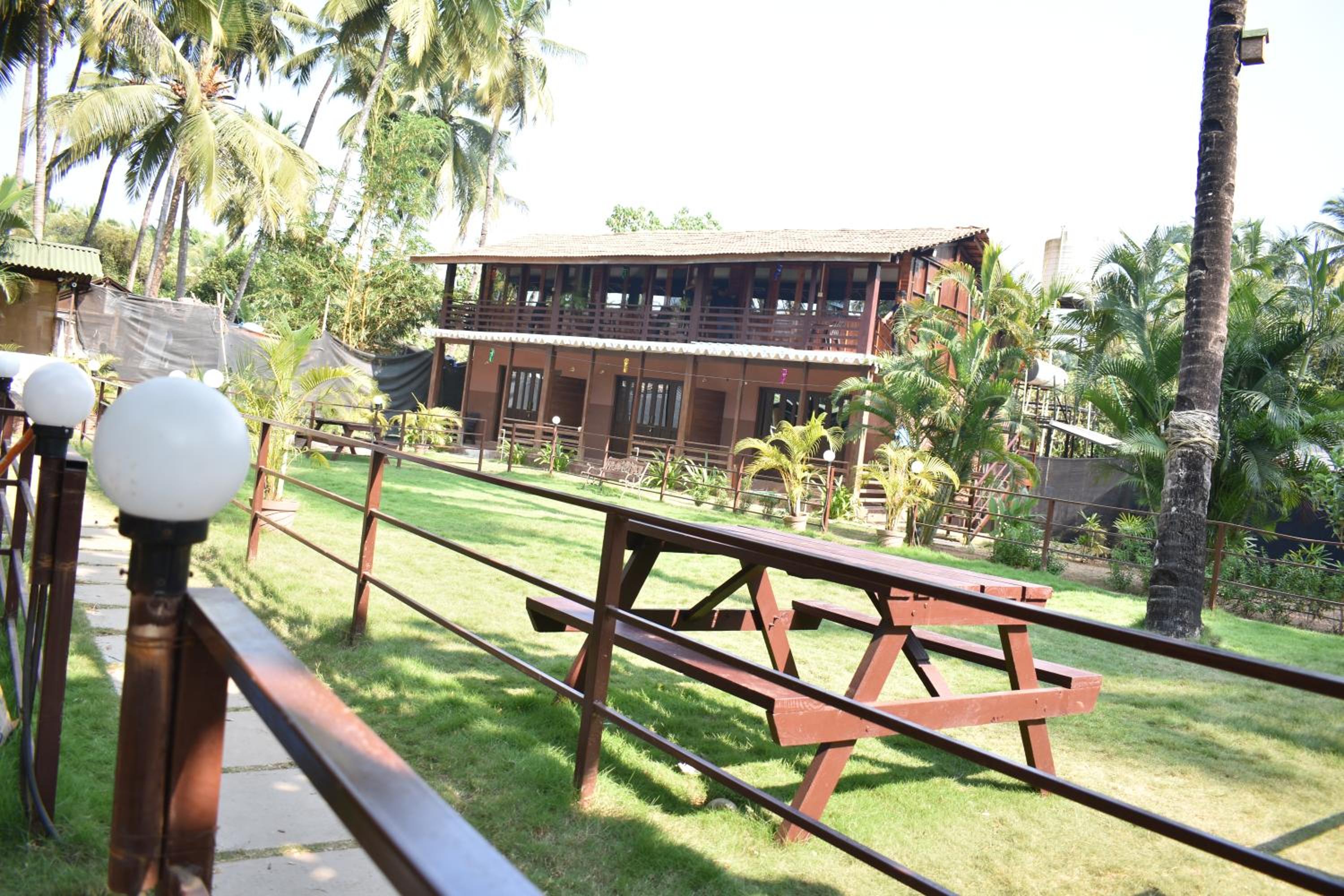 Deluxe Double or Twin Room with Garden View