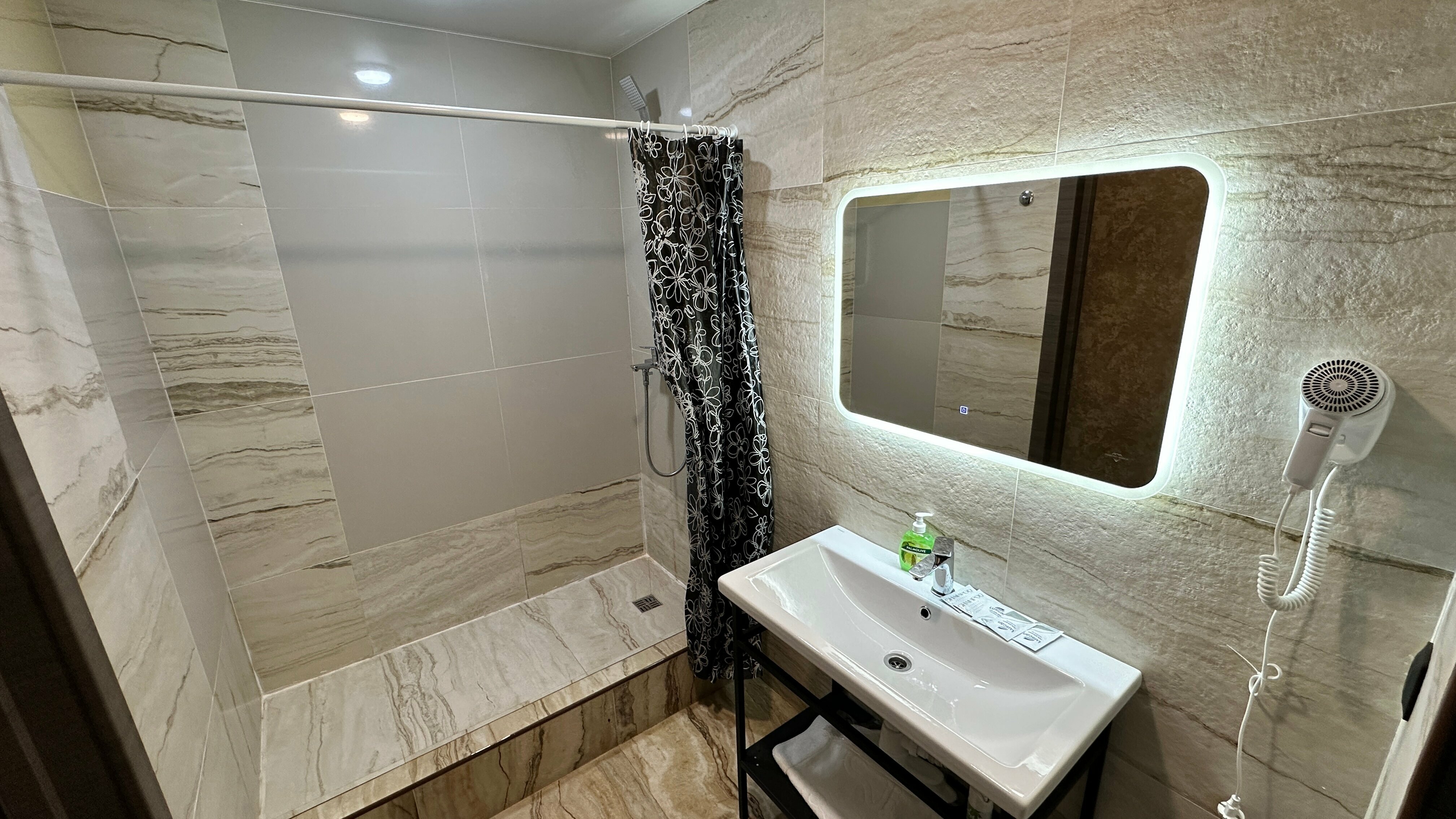 Улучшенный номер с кроватью размера «queen-size»